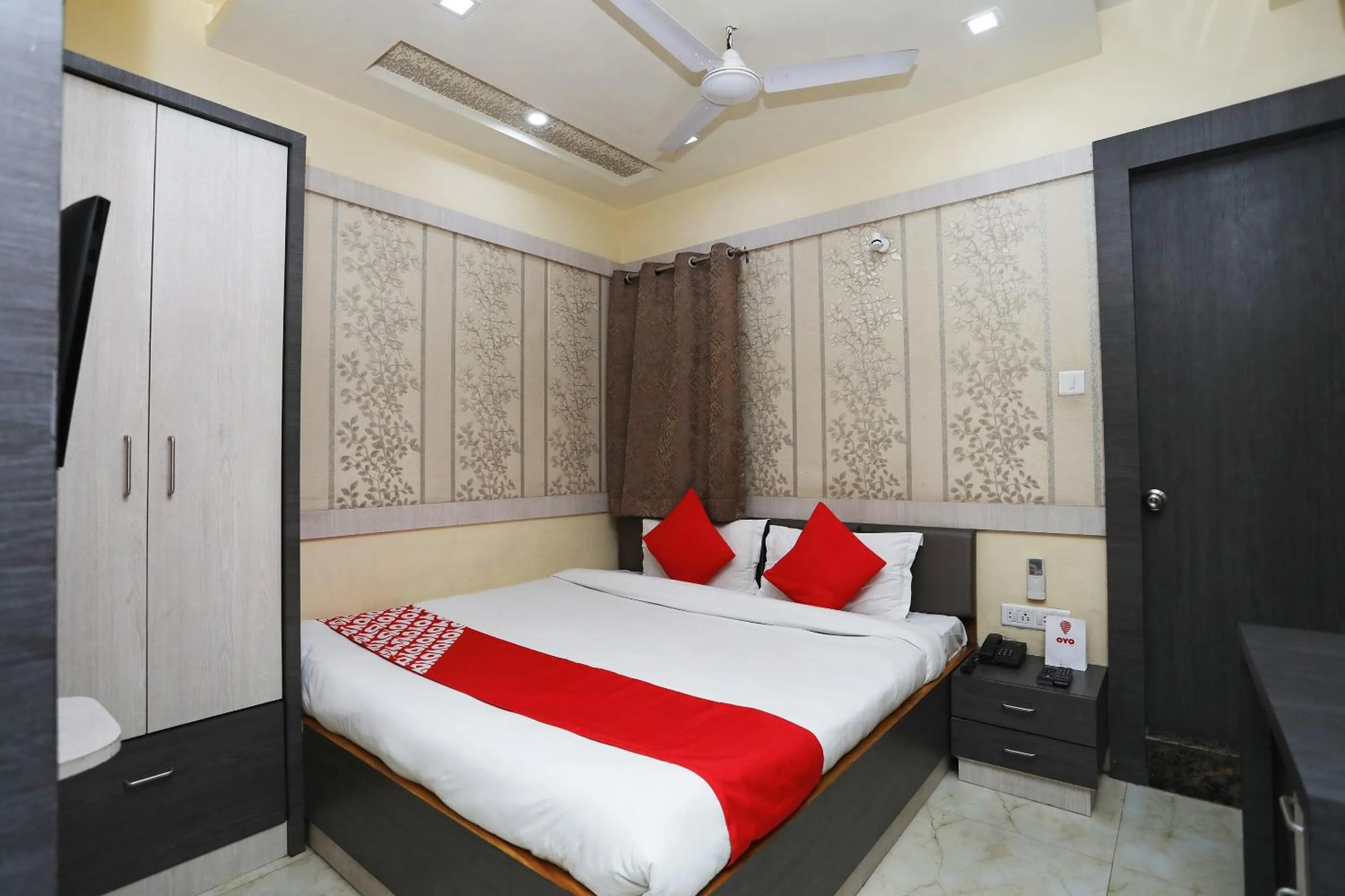 Bed in Hotel Rahil Palace