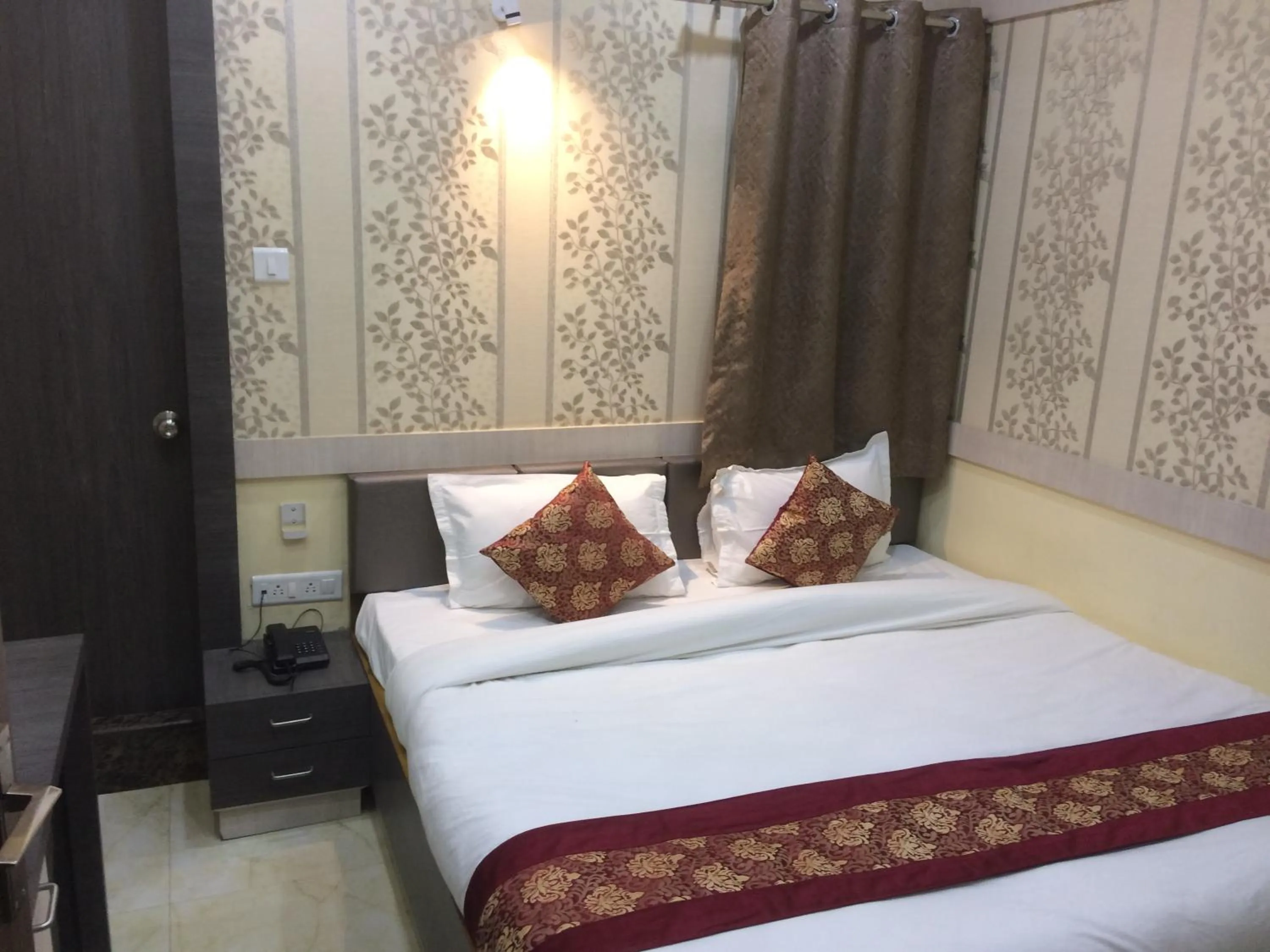 Bedroom, Bed in Hotel Rahil Palace