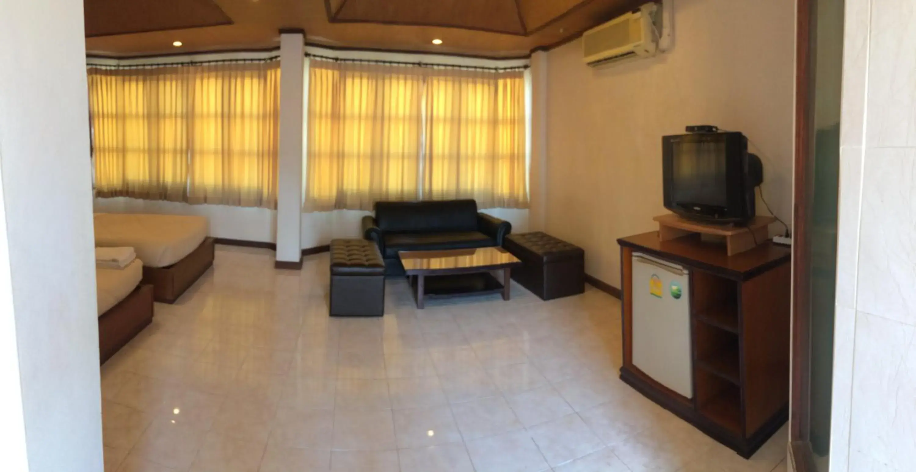 Economy Quadruple Room in Kraisaeng Place Economy Quadruple Room in Kraisaeng Place