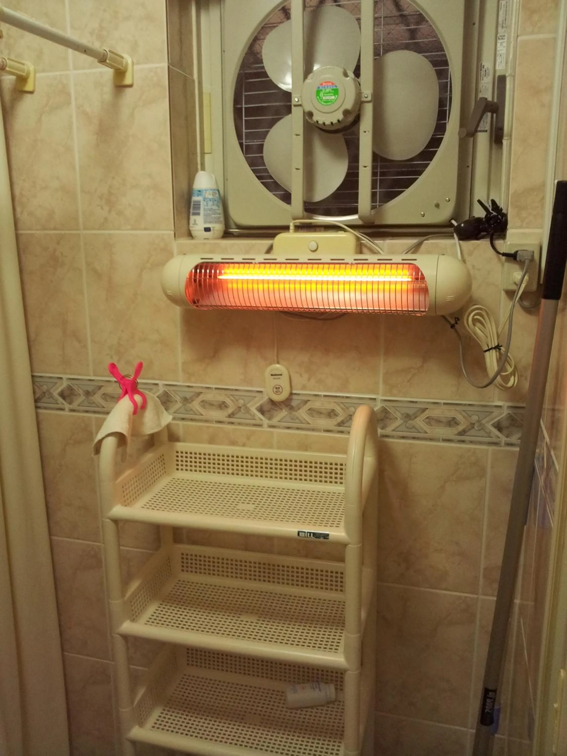 Shower in Tokyo8home Hachioji 東京民宿 八王子之家