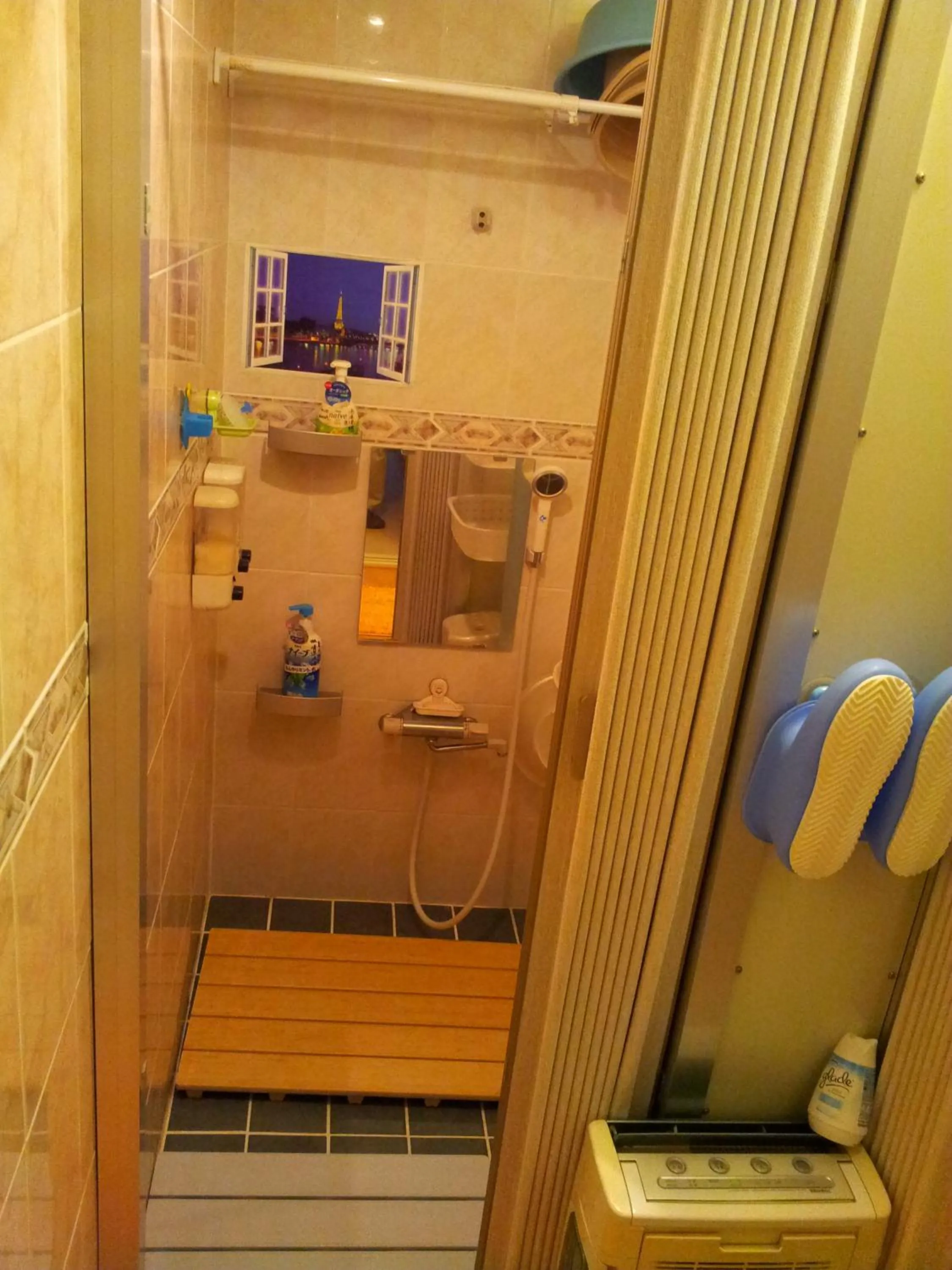 Shower in Tokyo8home Hachioji 東京民宿 八王子之家