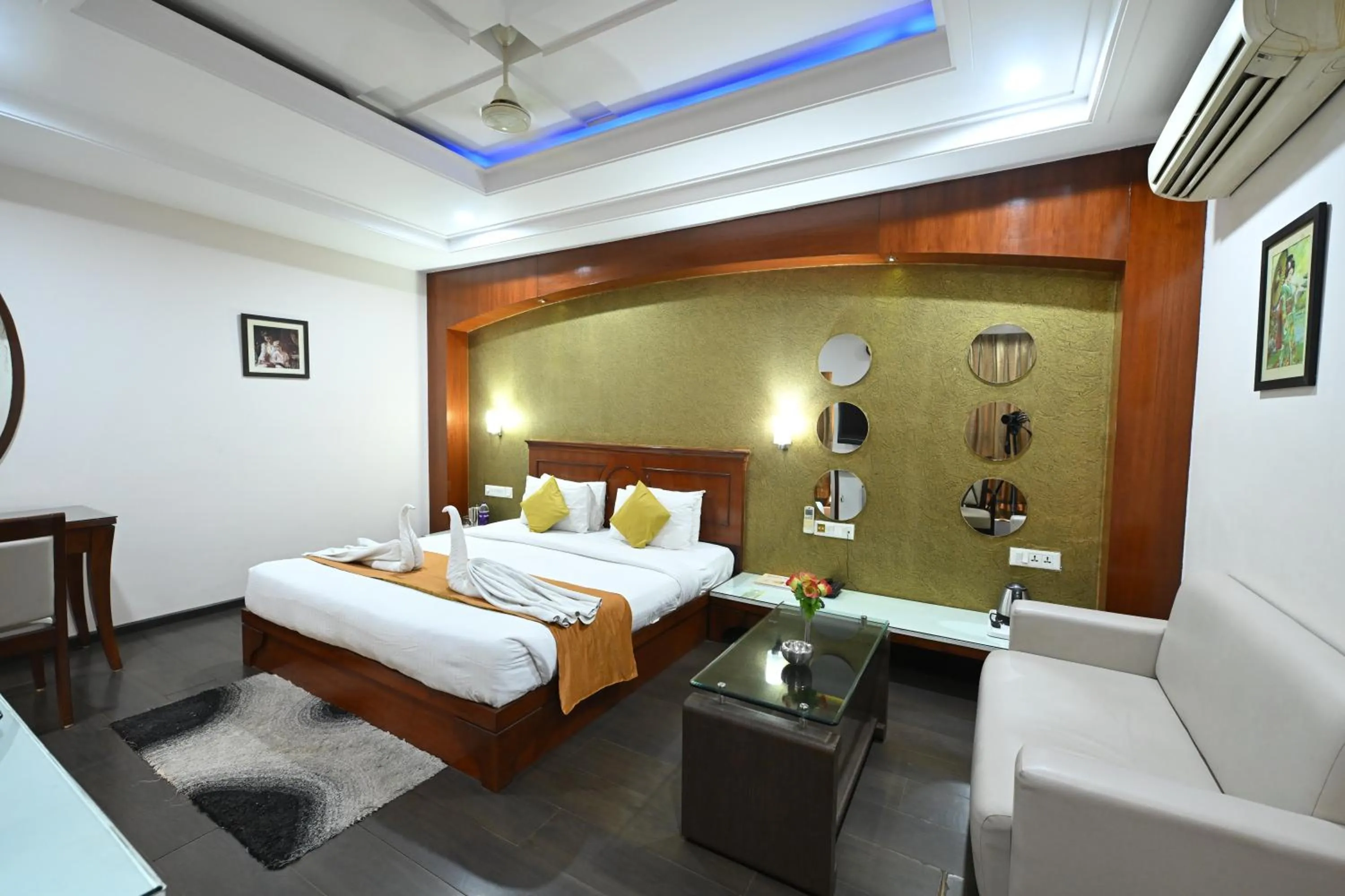 Hotel Amit International