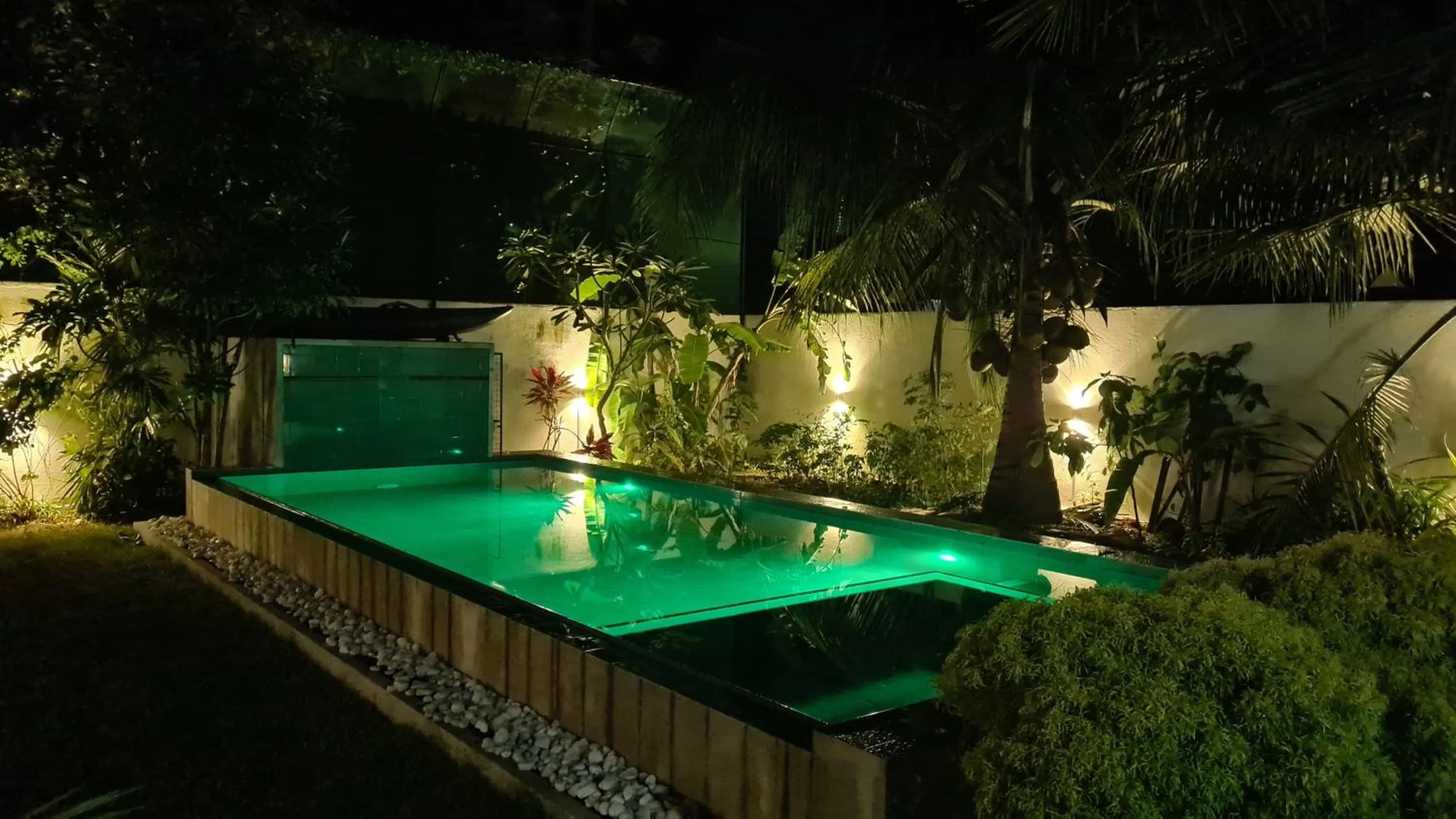 Night in Emildale Villa