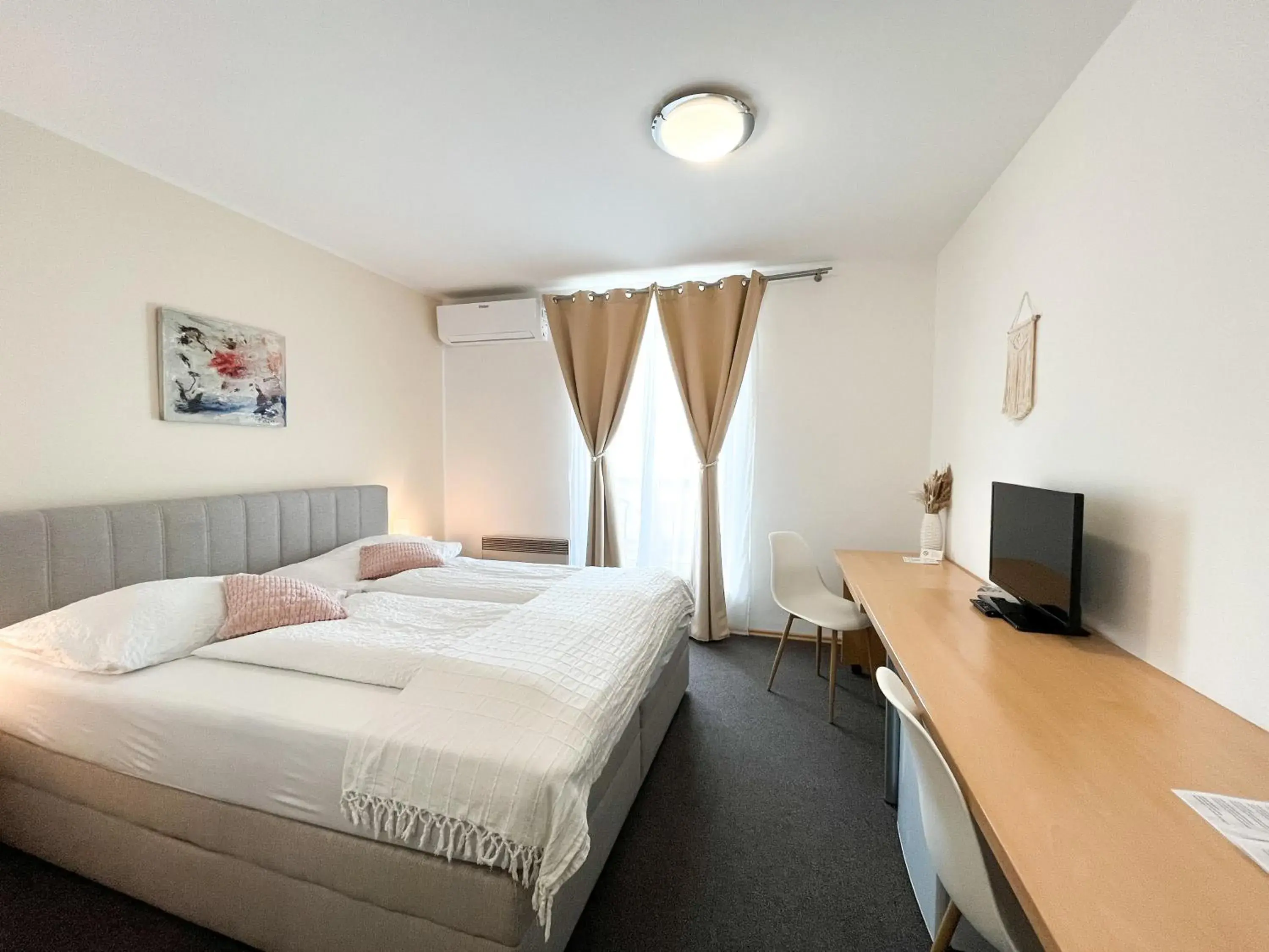 King Room - single occupancy in Pension Ingrid King Room - single occupancy in Pension Ingrid