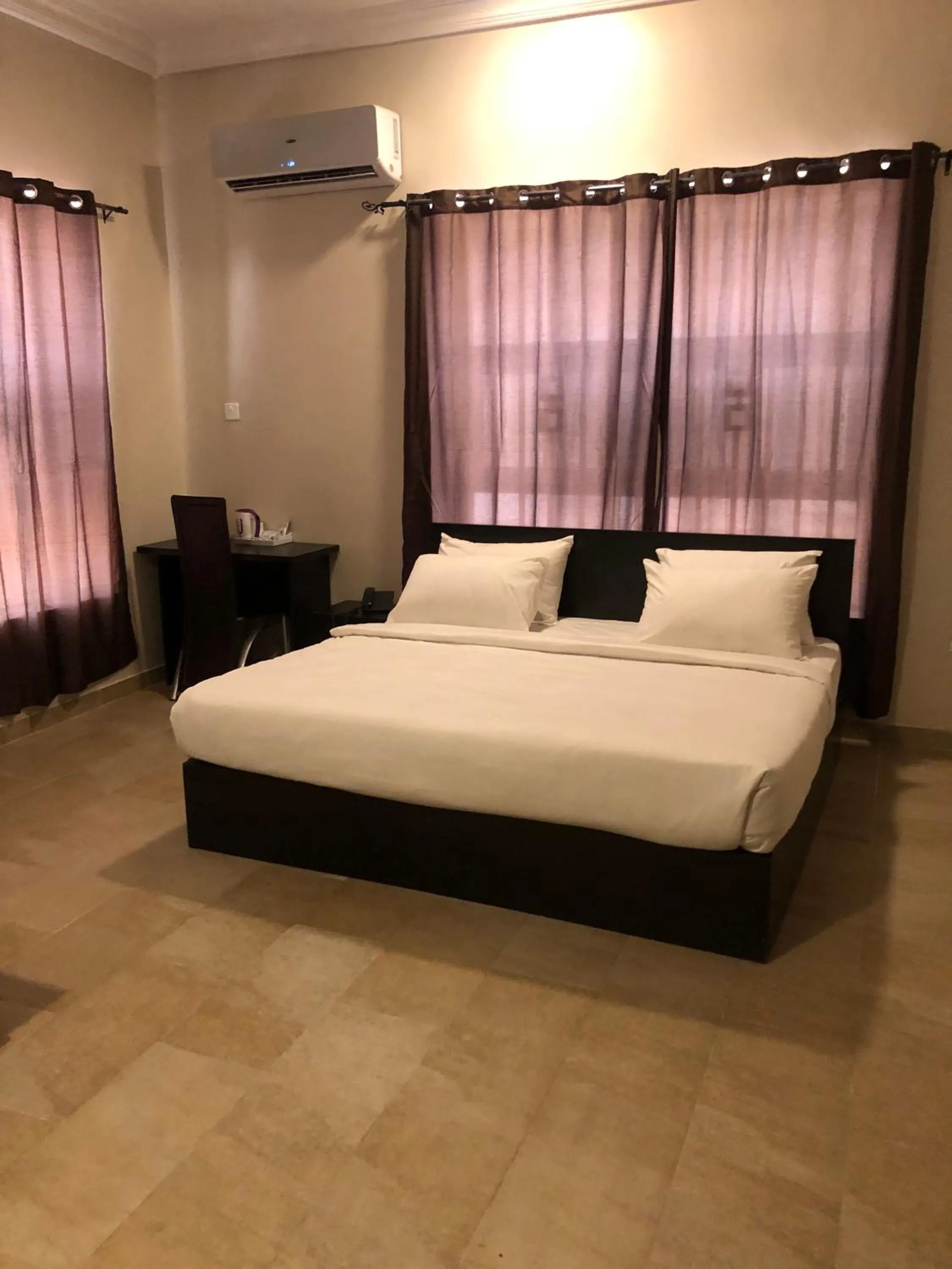 Bedroom, Bed in Posh Hotel and Suites Ikeja