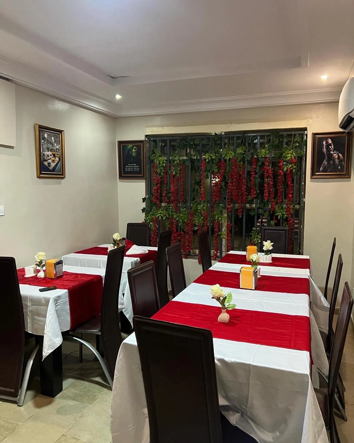 Restaurant/places to eat in Posh Hotel and Suites Ikeja