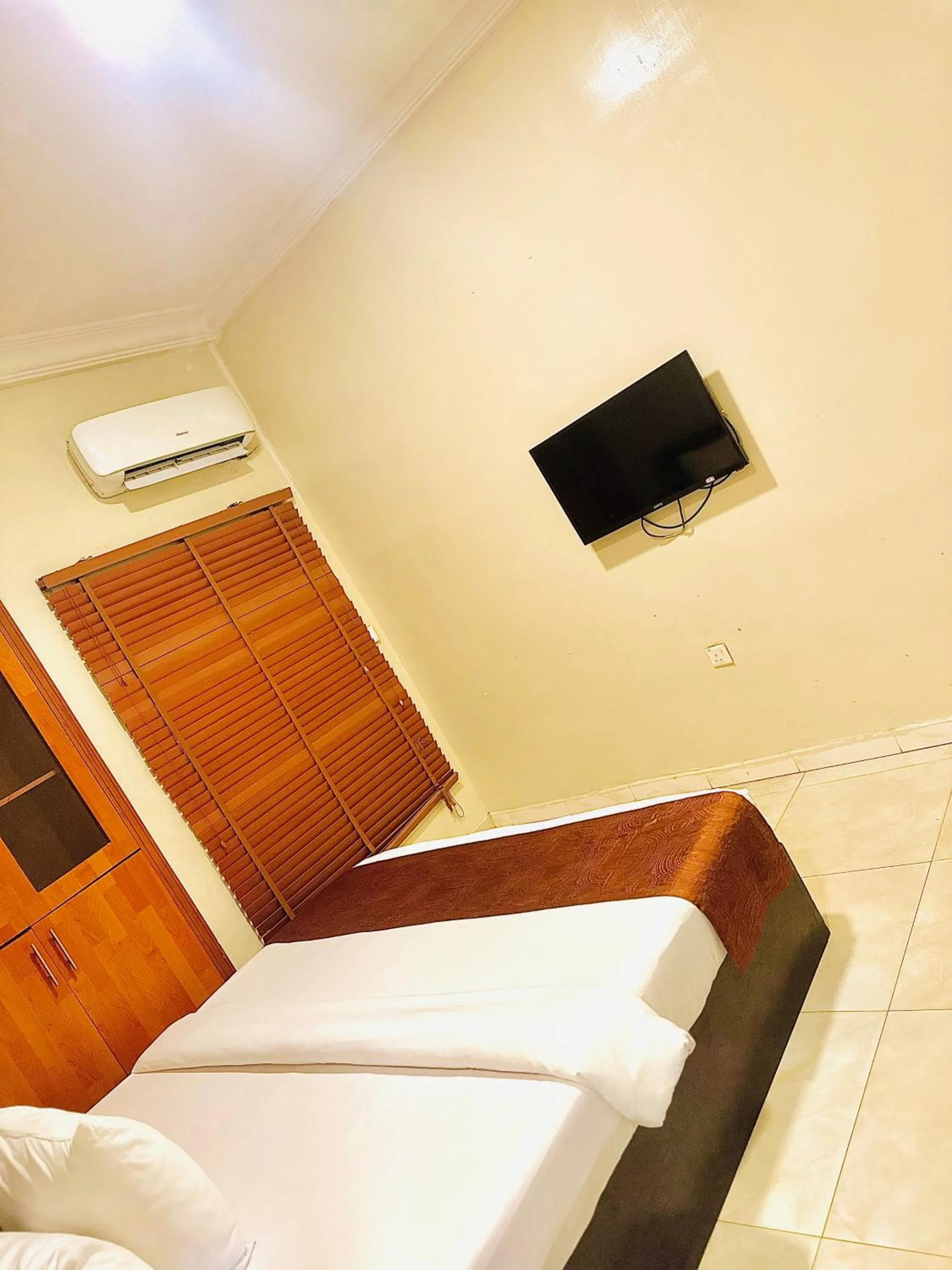 Bed in Posh Hotel and Suites Ikeja