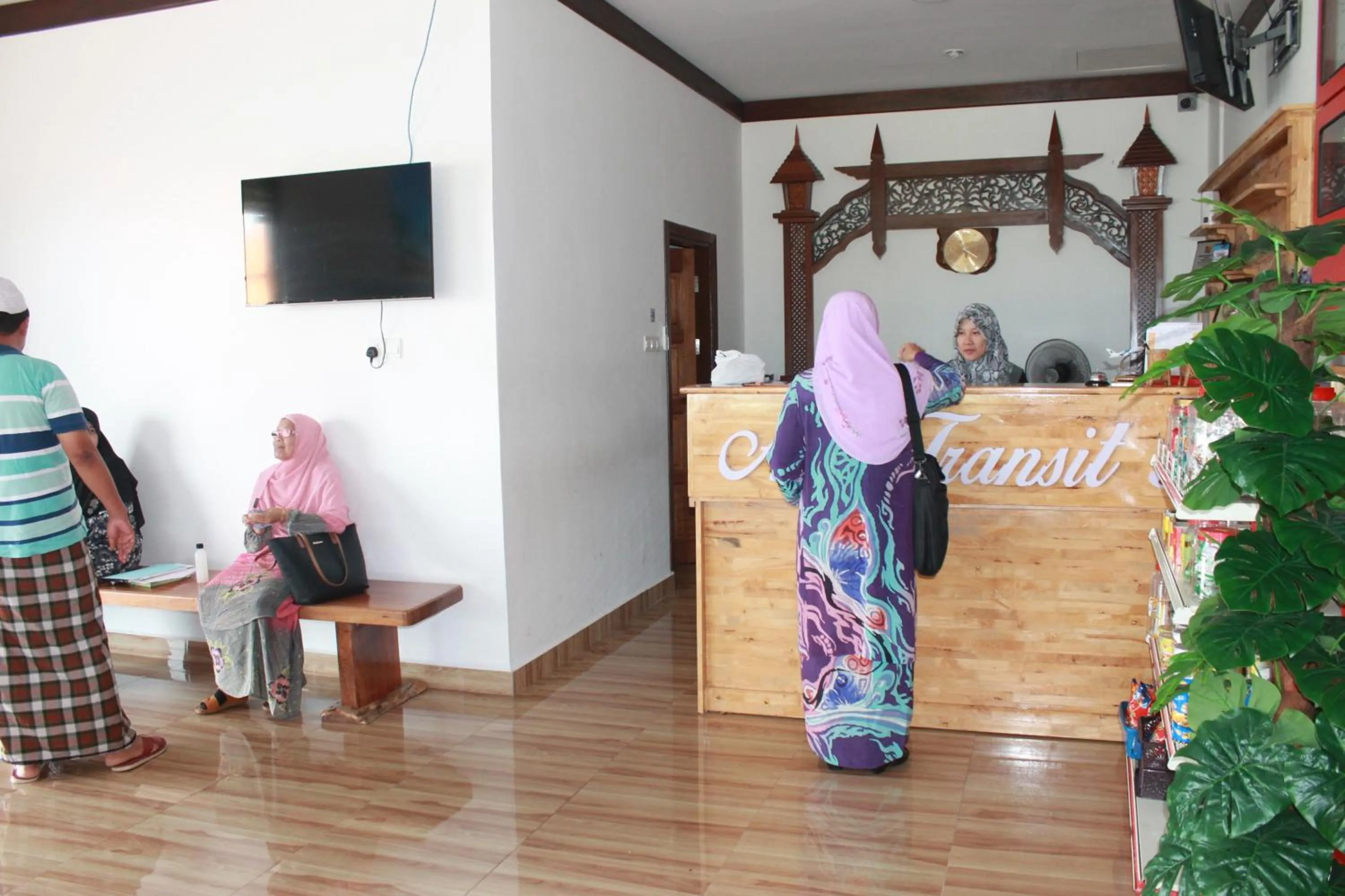 Lobby or reception in AM Transit Inn Kuala Terengganu