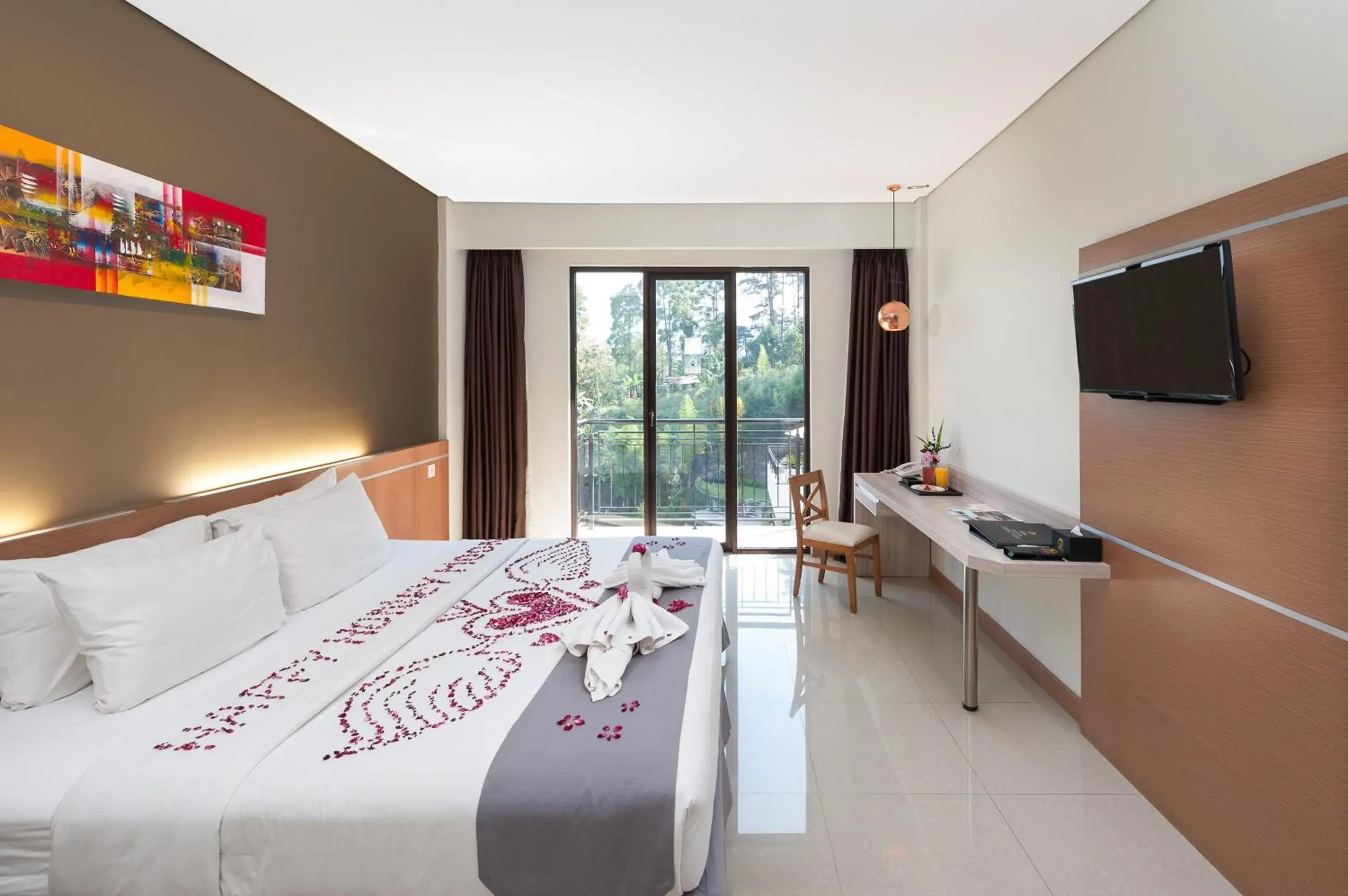 Photo of the whole room, Bed in Nava Hotel Tawangmangu Photo of the whole room, Bed in Nava Hotel Tawangmangu