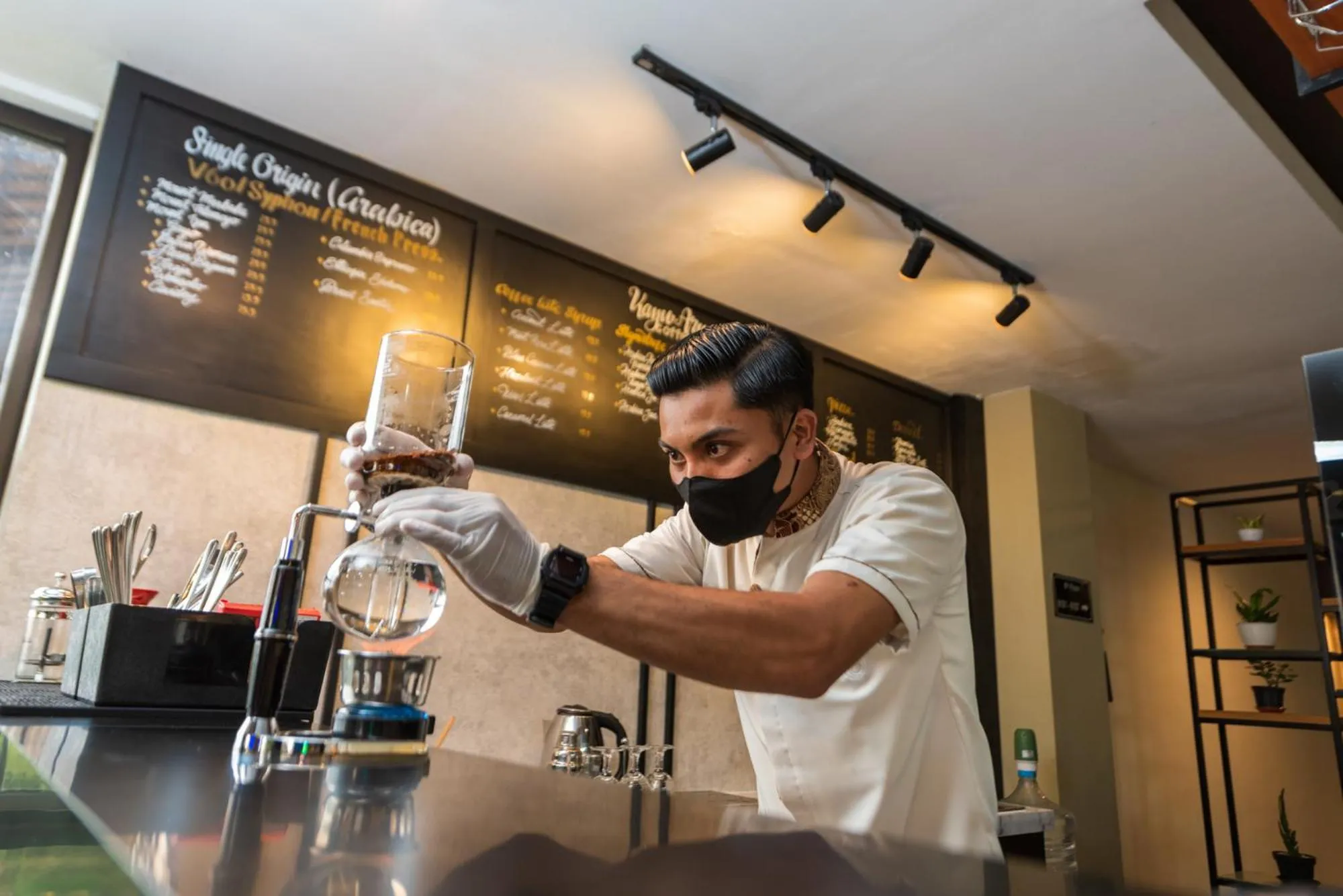 Restaurant/places to eat in Nava Hotel Tawangmangu