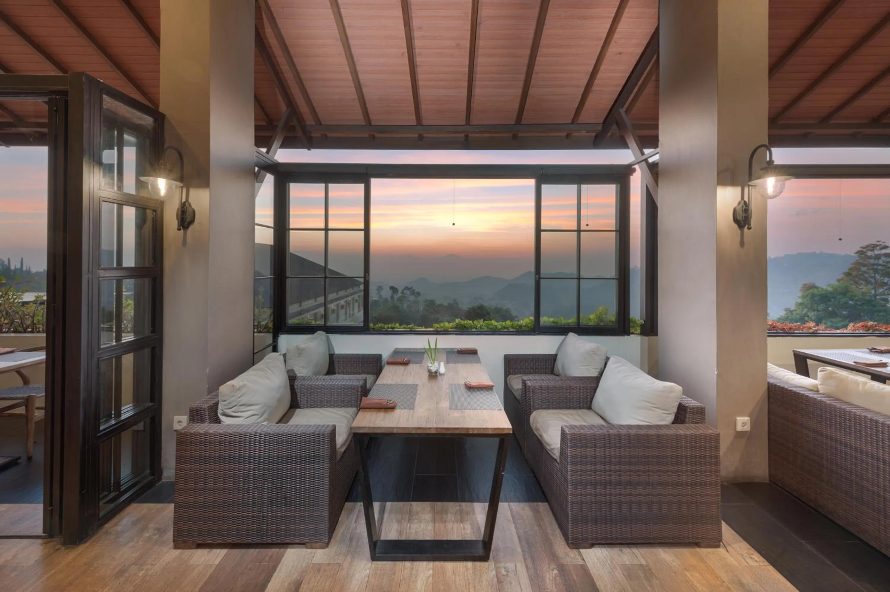 Restaurant/places to eat in Nava Hotel Tawangmangu