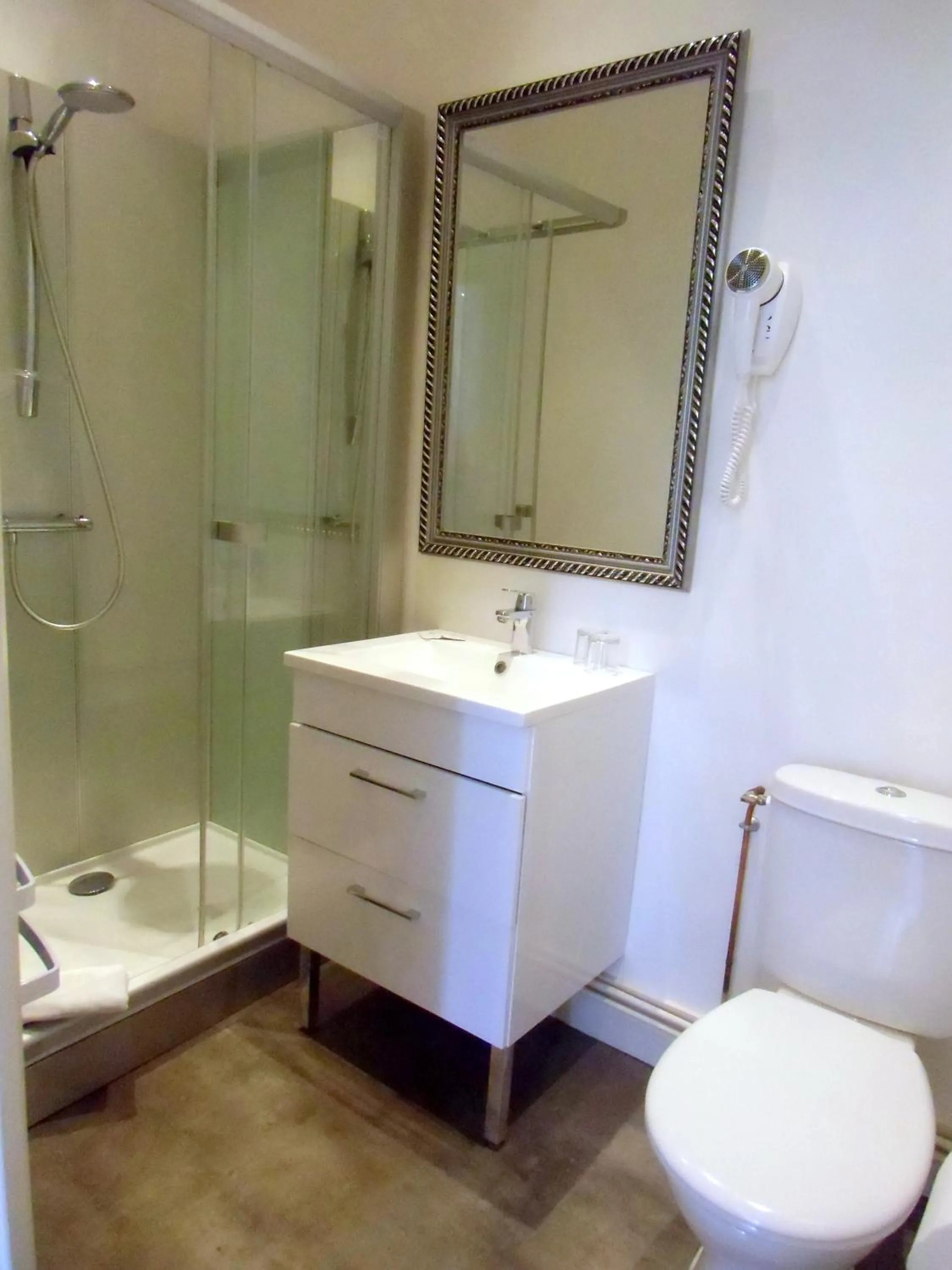 Bathroom in Hôtel De La Providence