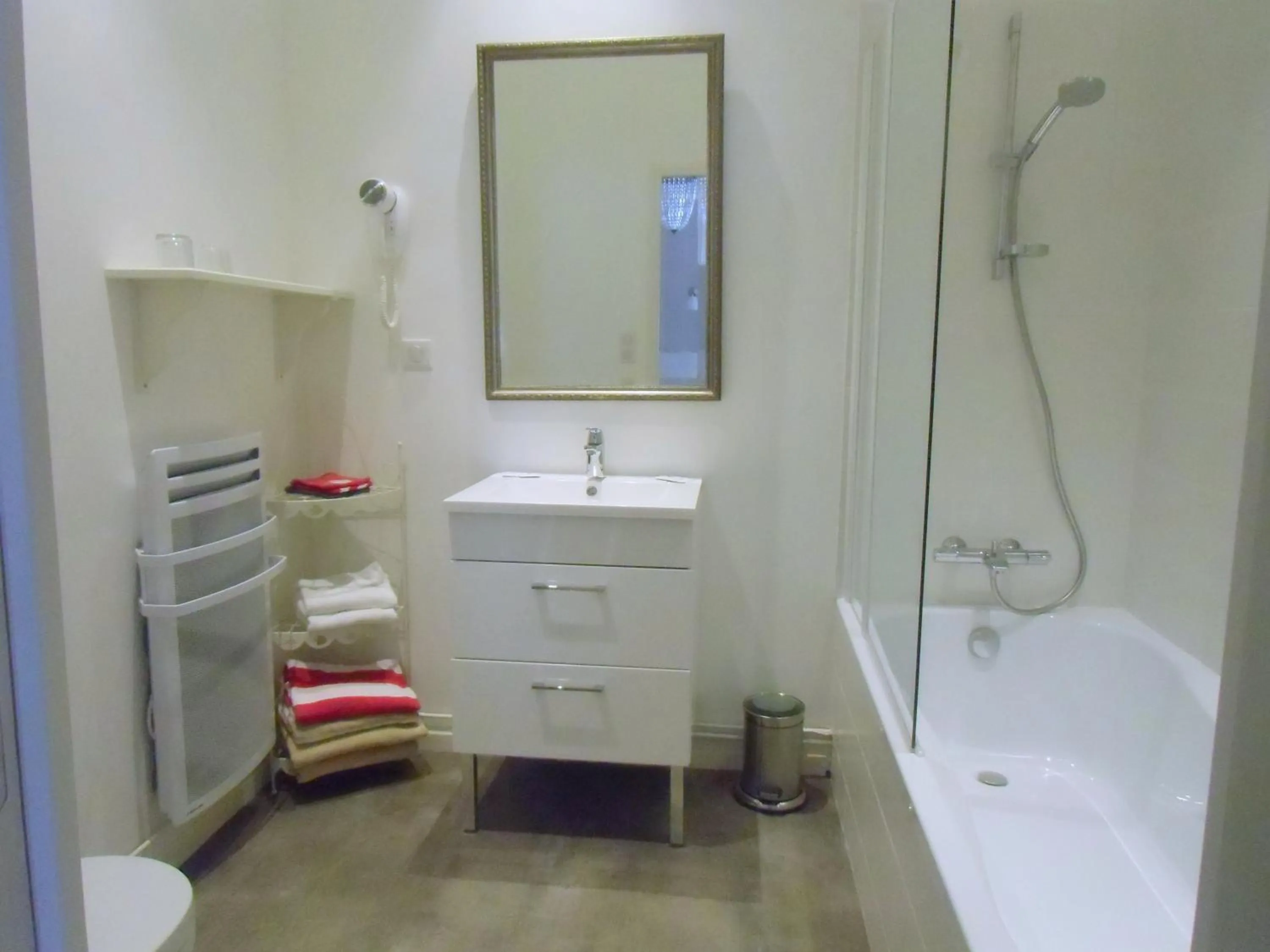 Bathroom in Hôtel De La Providence