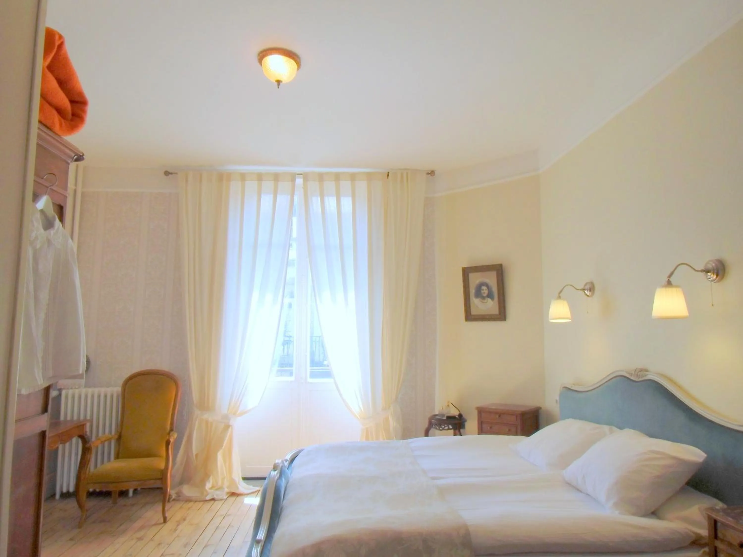 Photo of the whole room in Hôtel De La Providence