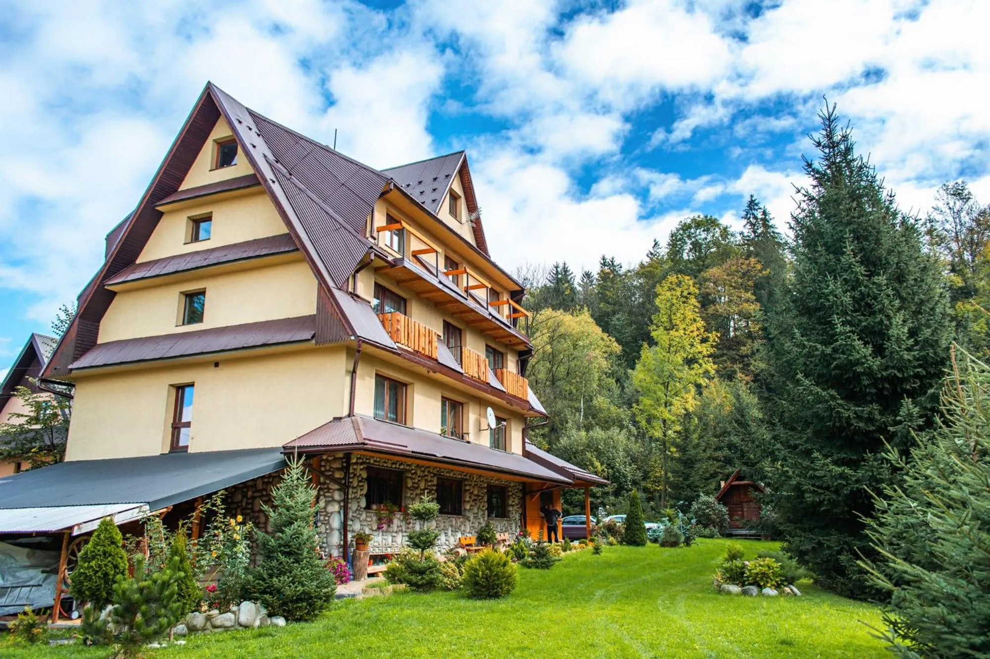 Property building in Dom wypoczynkowy Stoch Mądry