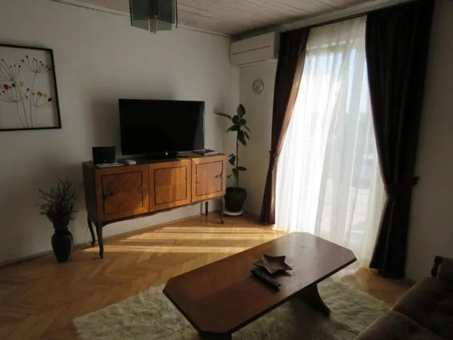 Communal lounge/ TV room in Apartment Tireli