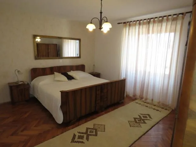 Bed in Apartment Tireli