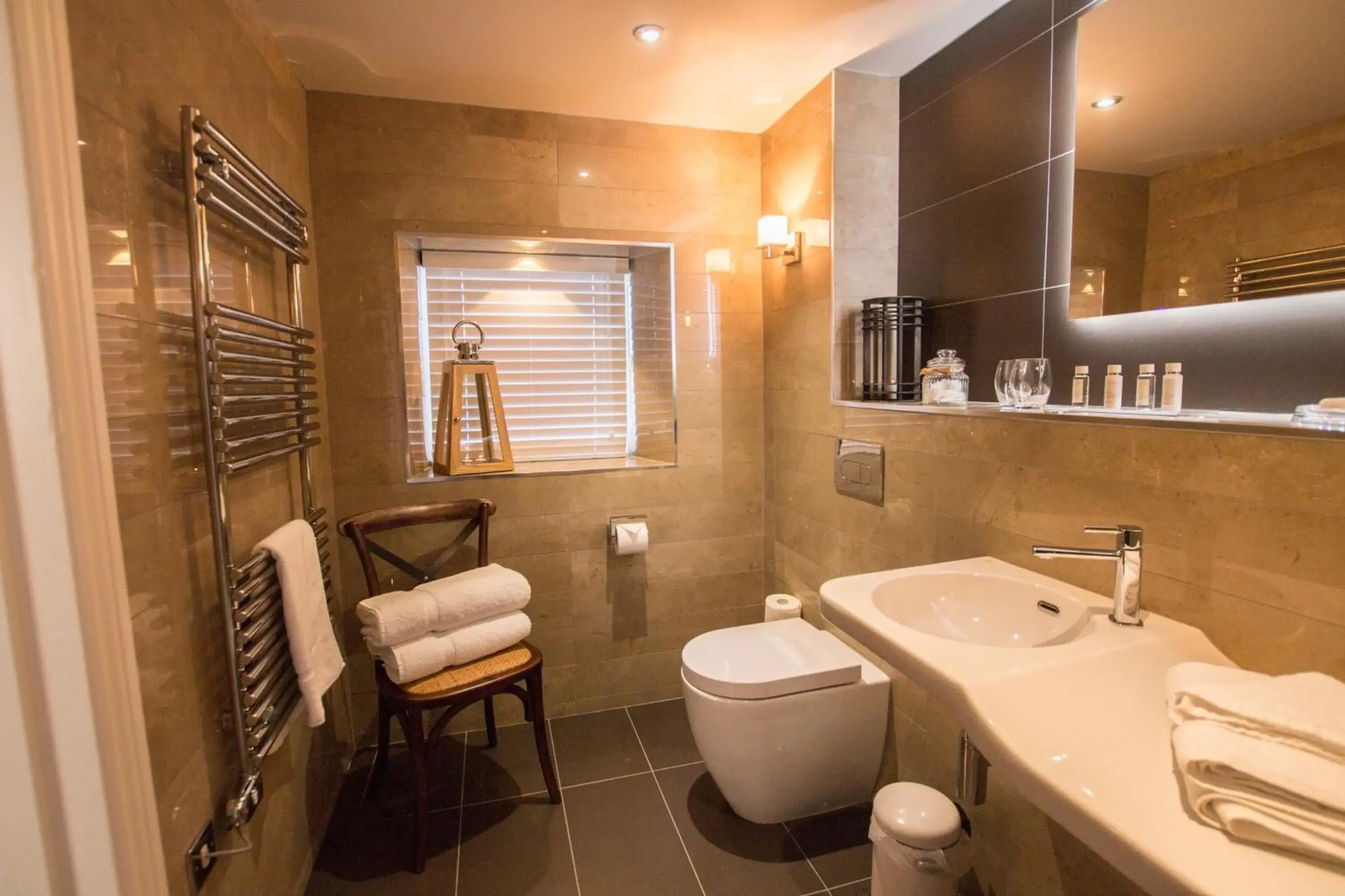 NORTHDOWN - King Room in The Peacock at Barlow NORTHDOWN - King Room in The Peacock at Barlow