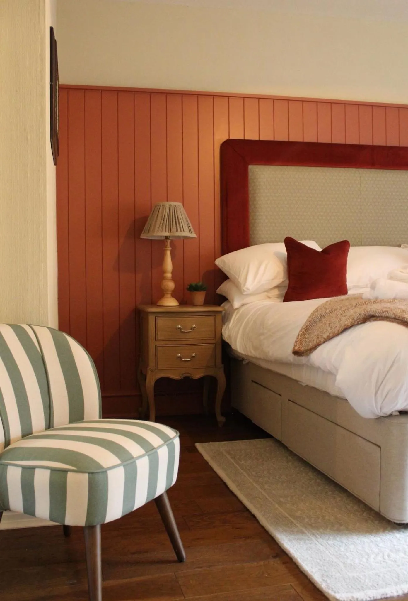 Bed in The Peacock at Barlow