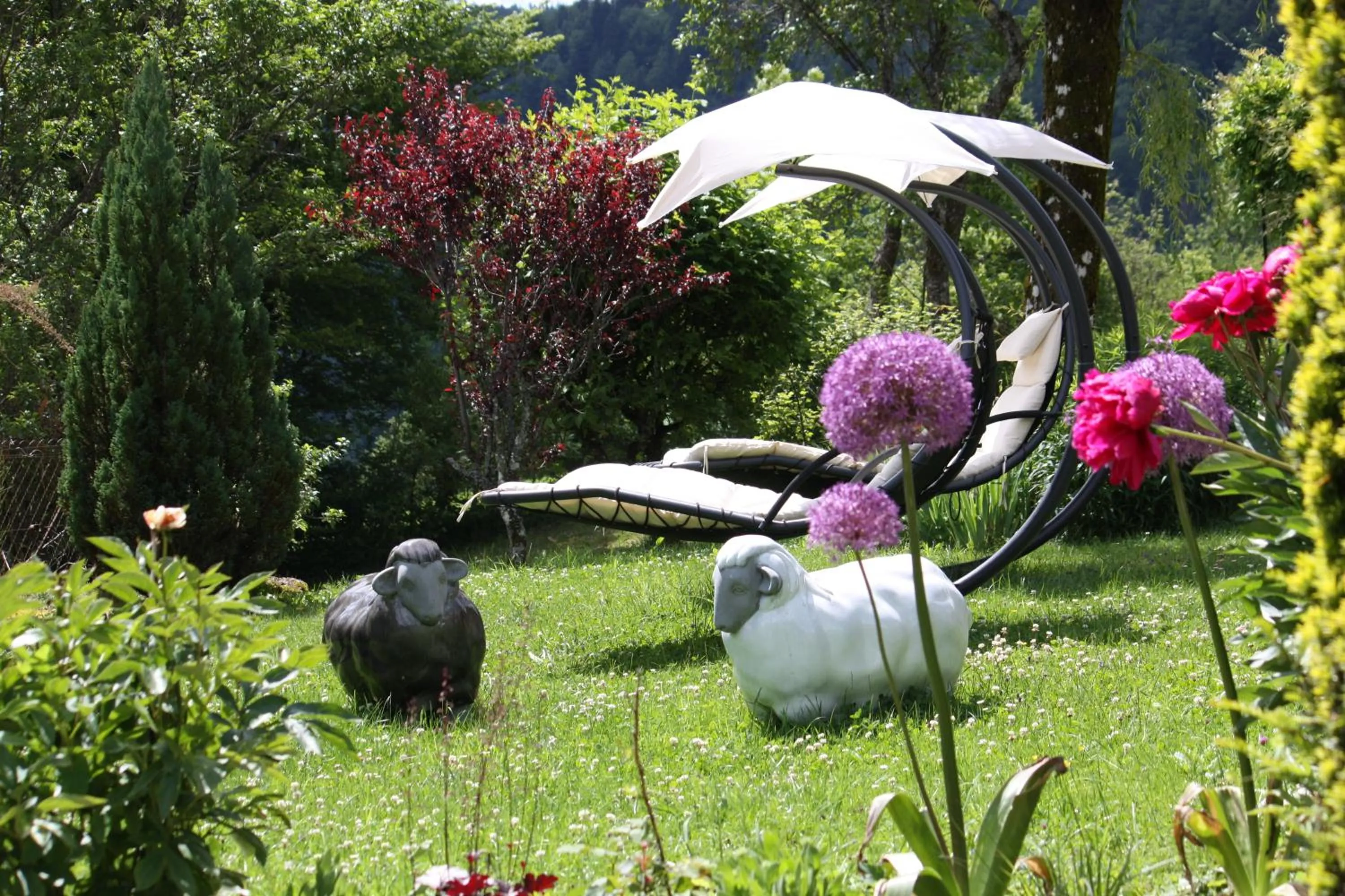 Garden in Hôtel Restaurant Taillard
