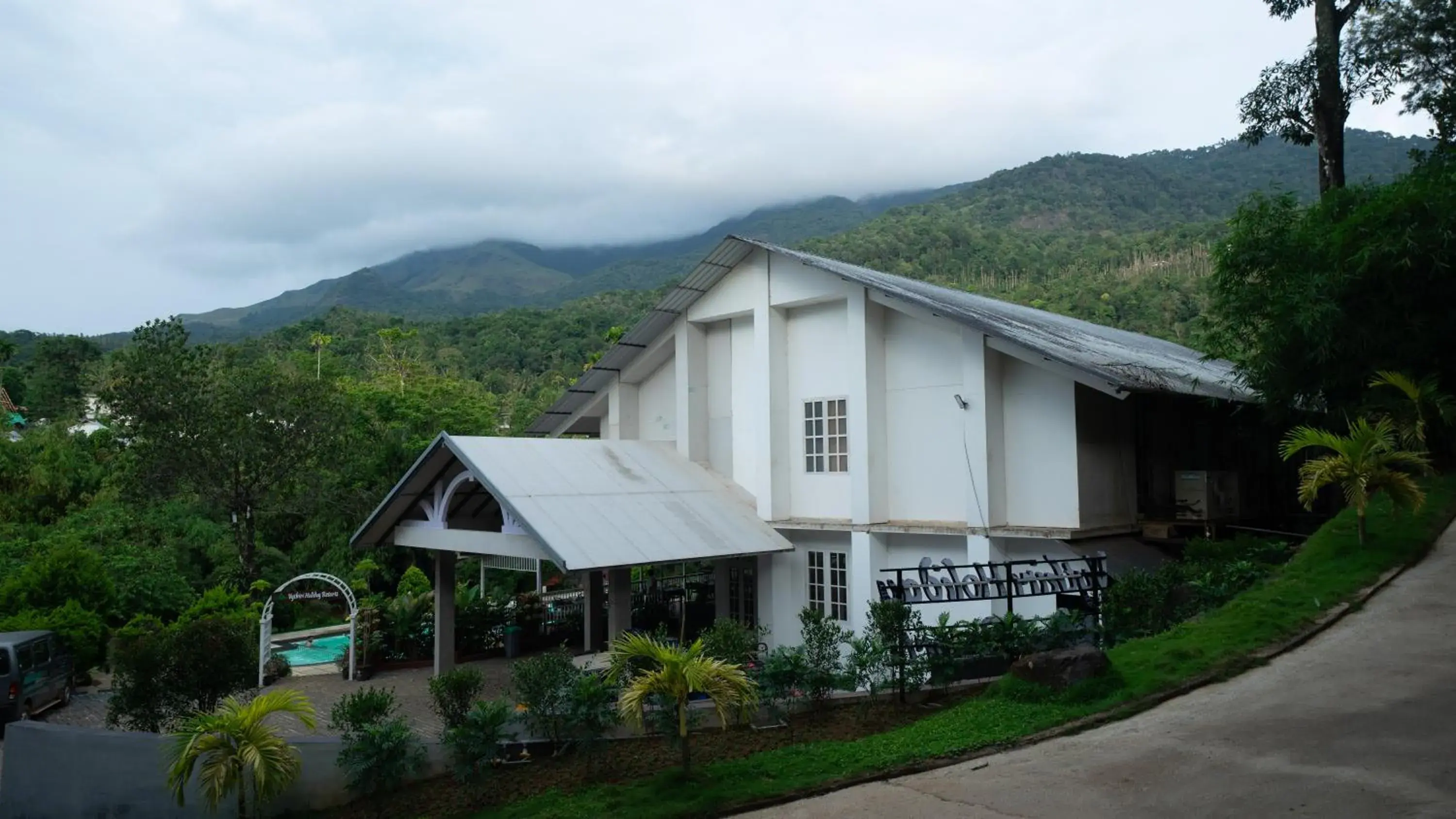 Mountain view in Vythiri Holiday Resort, Wayanad Mountain view in Vythiri Holiday Resort, Wayanad