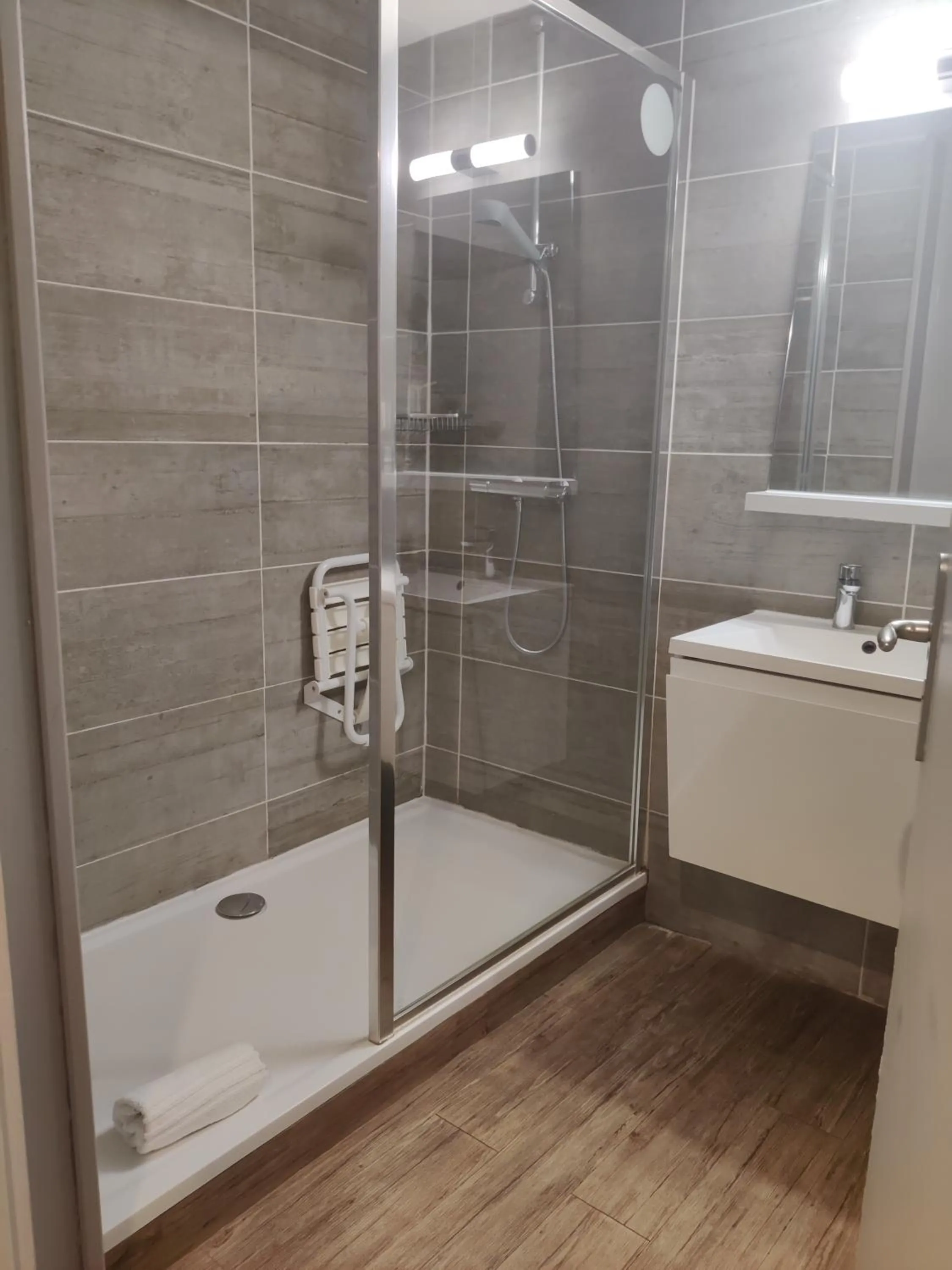 Bath in Atipik Hôtel