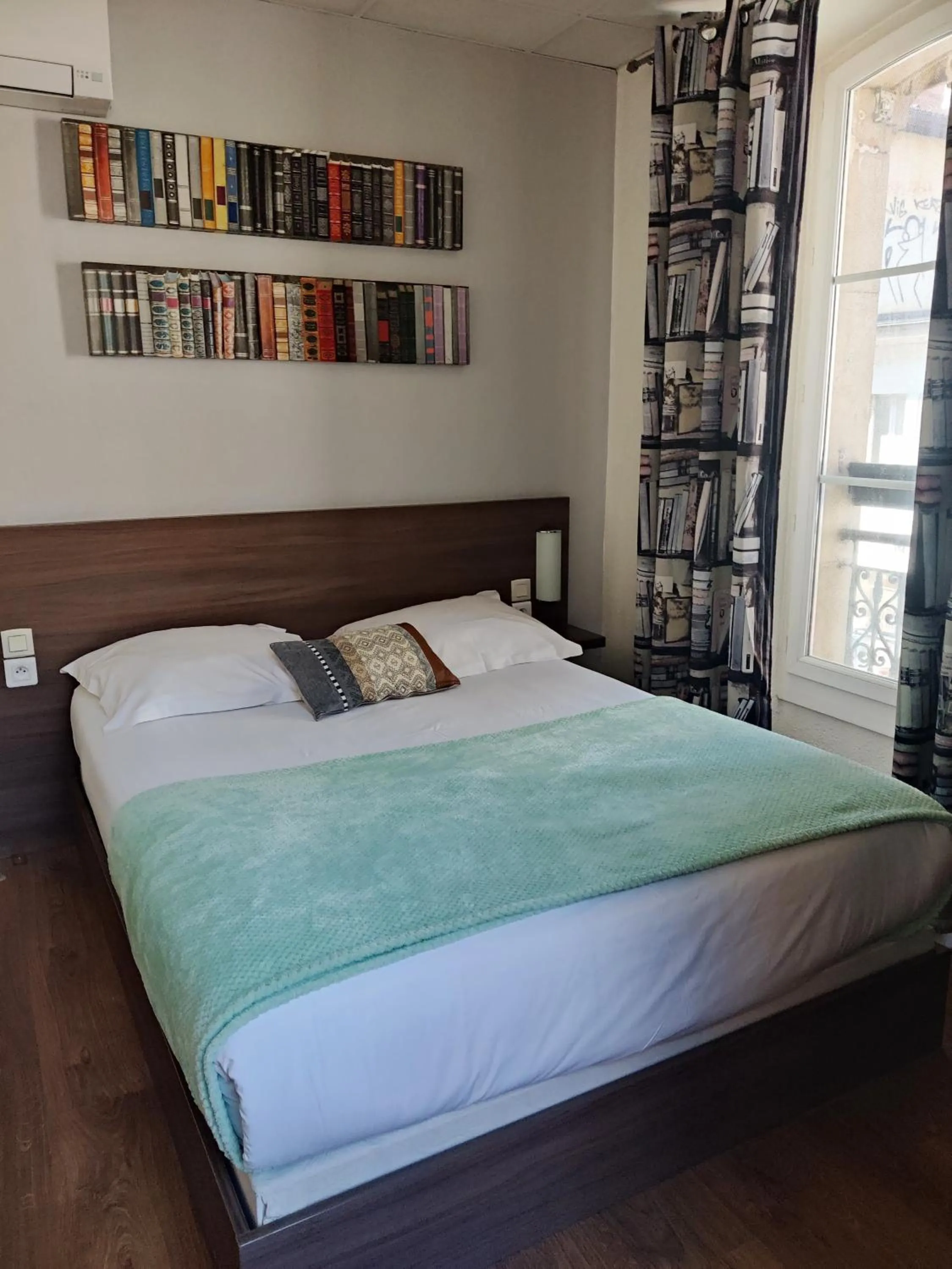 Bed in Atipik Hôtel