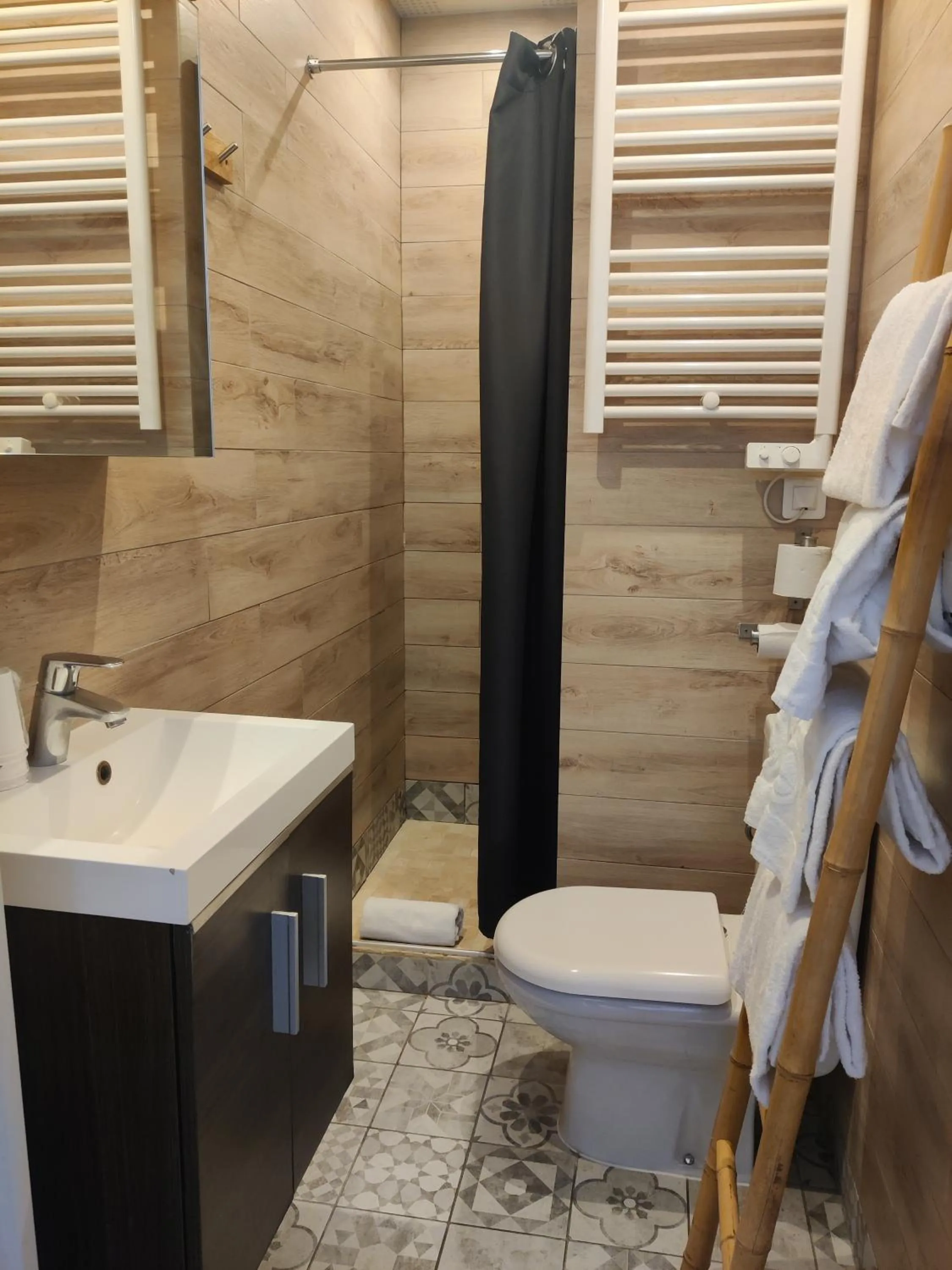 Bath in Atipik Hôtel