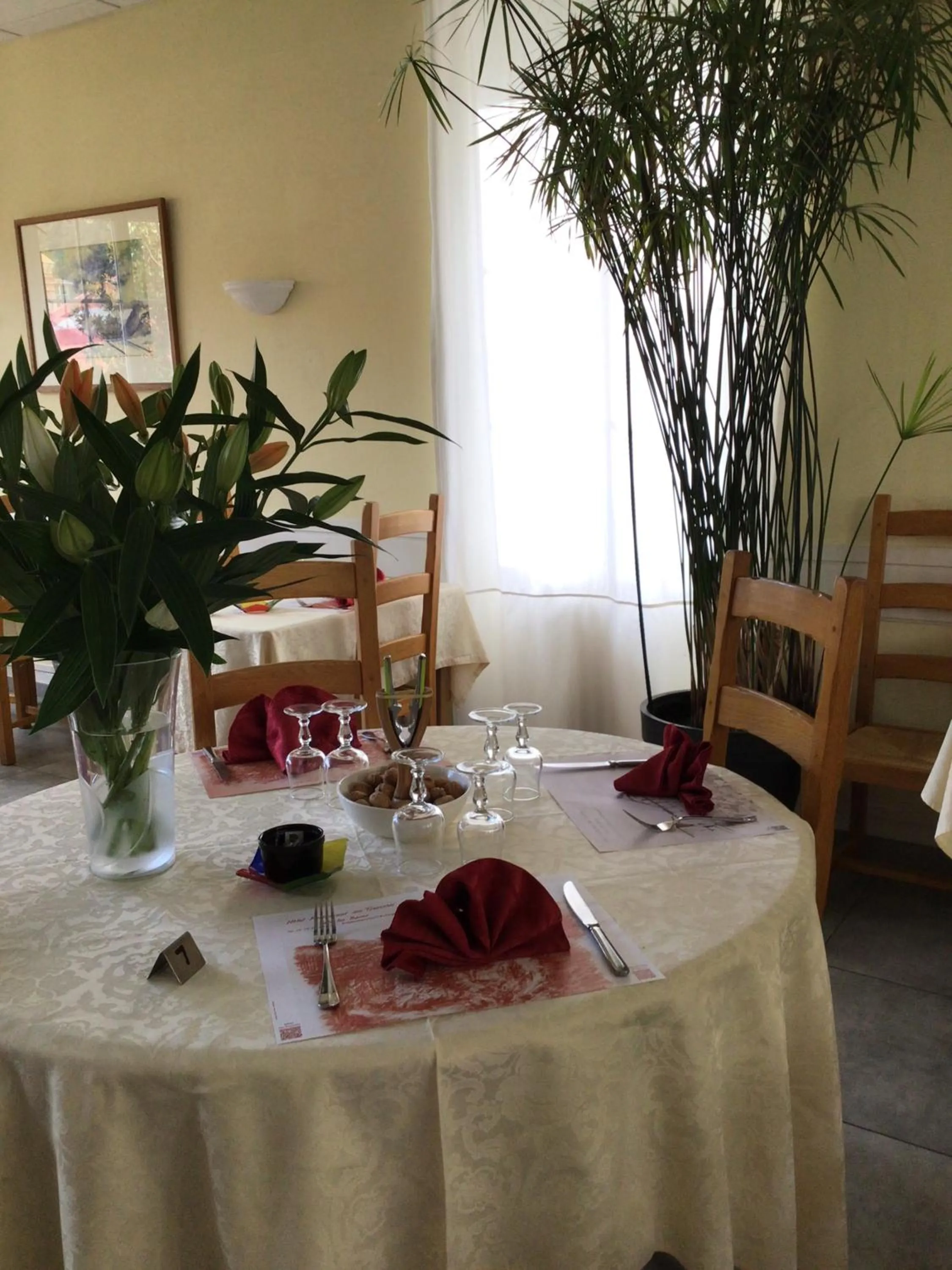 Restaurant/places to eat in Hôtel Restaurant Les Touristes