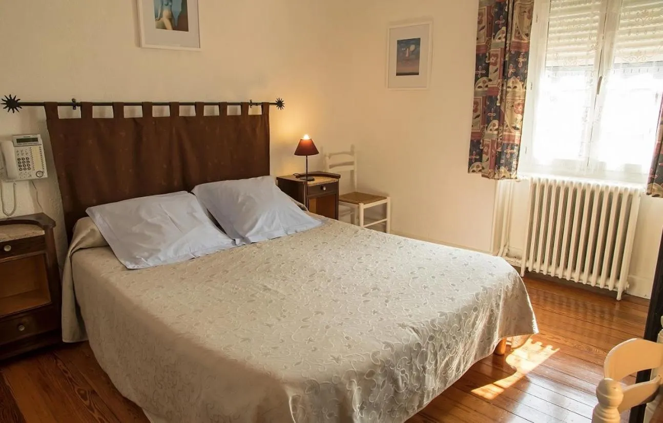 Bedroom, Bed in Hôtel Restaurant Les Touristes