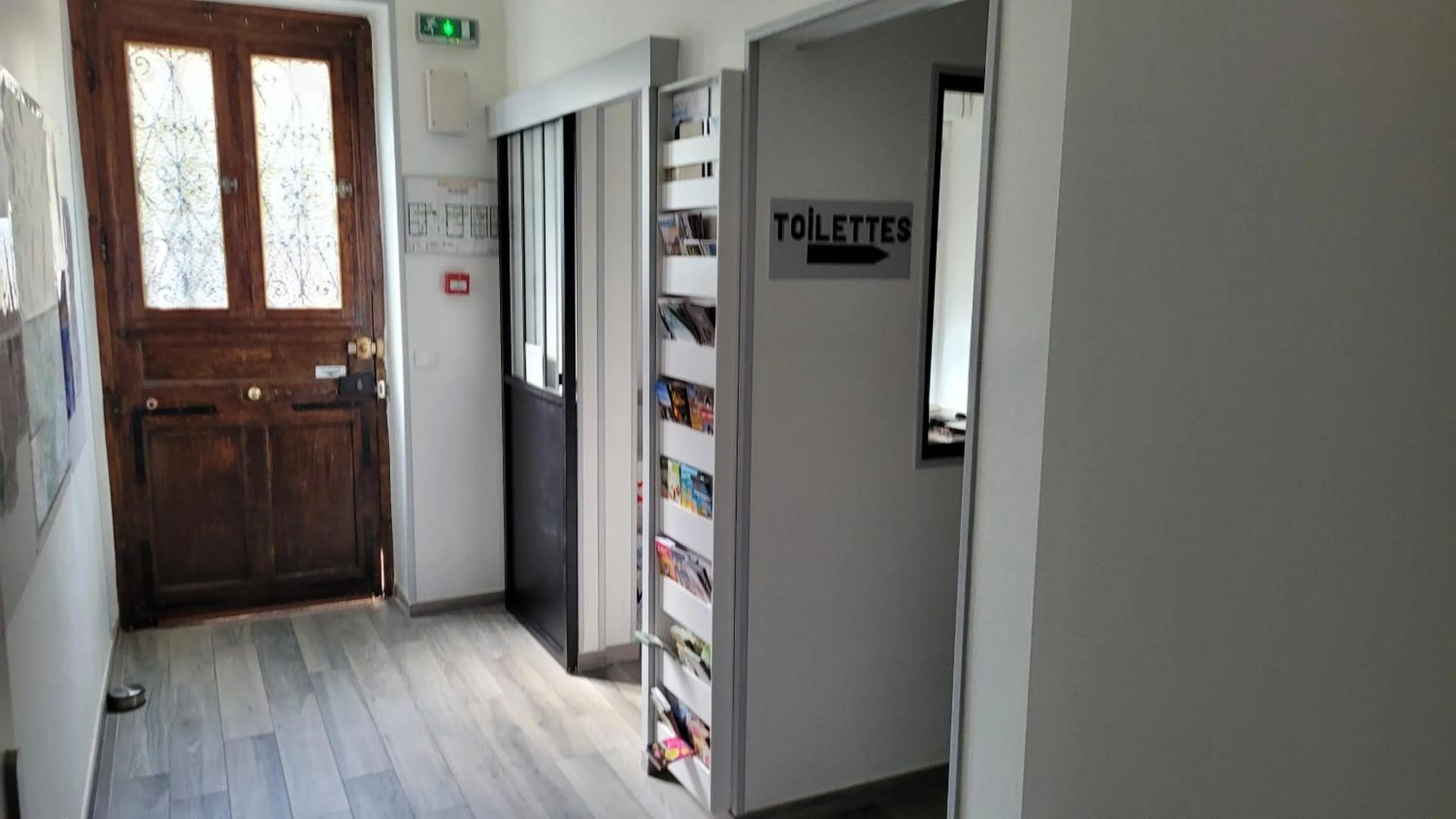 Property building in Hôtel Restaurant Les Touristes