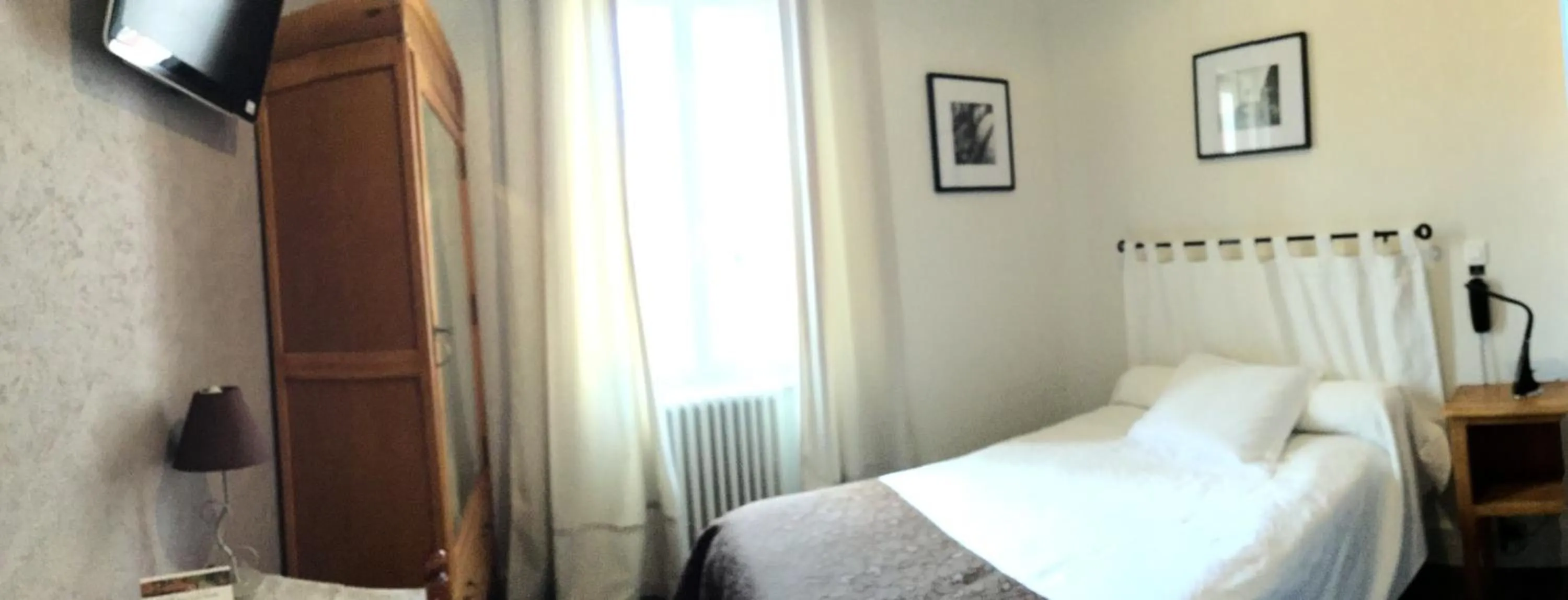 Bed in Hôtel Restaurant Les Touristes