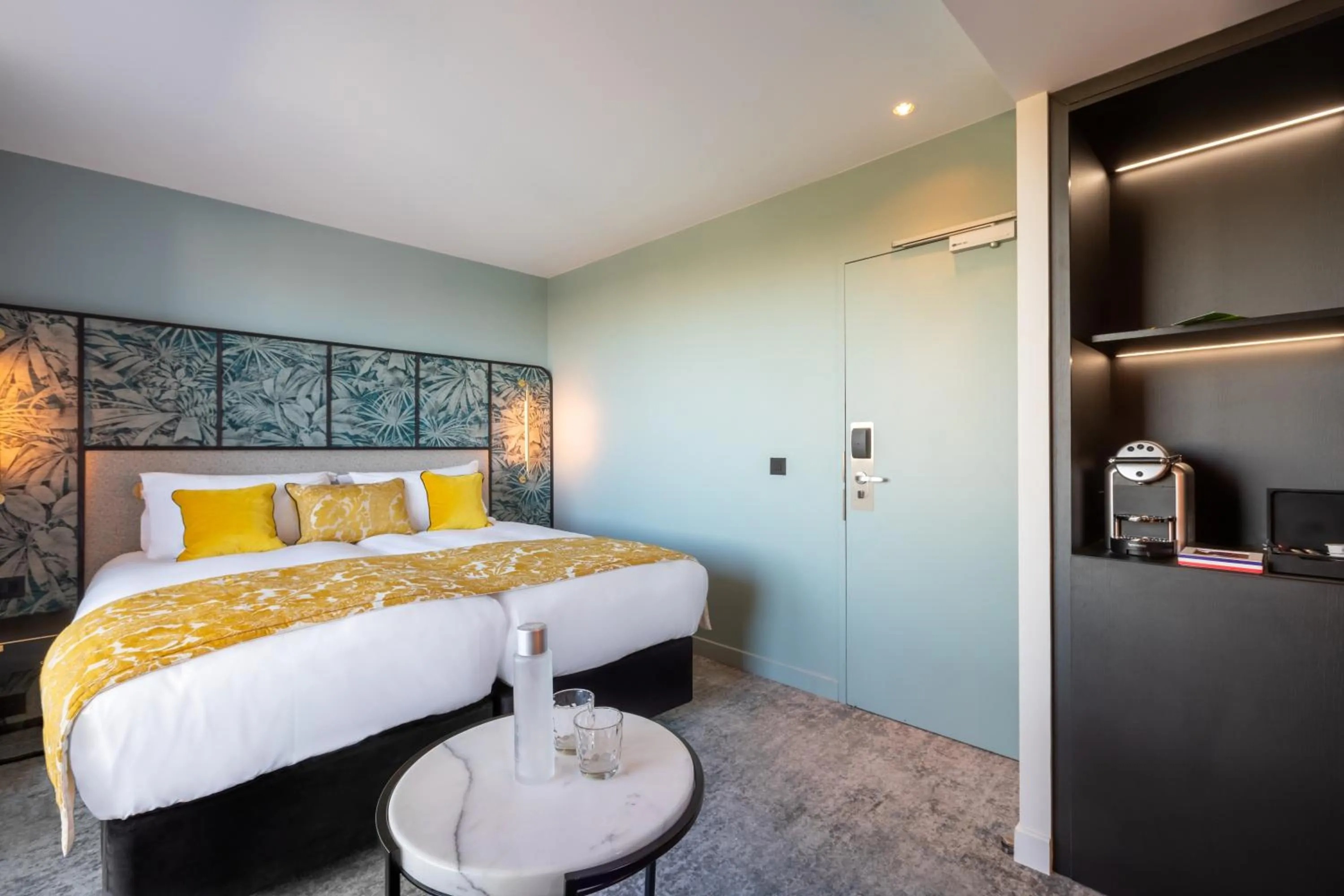 Photo of the whole room, Bed in voco Paris Montparnasse by IHG