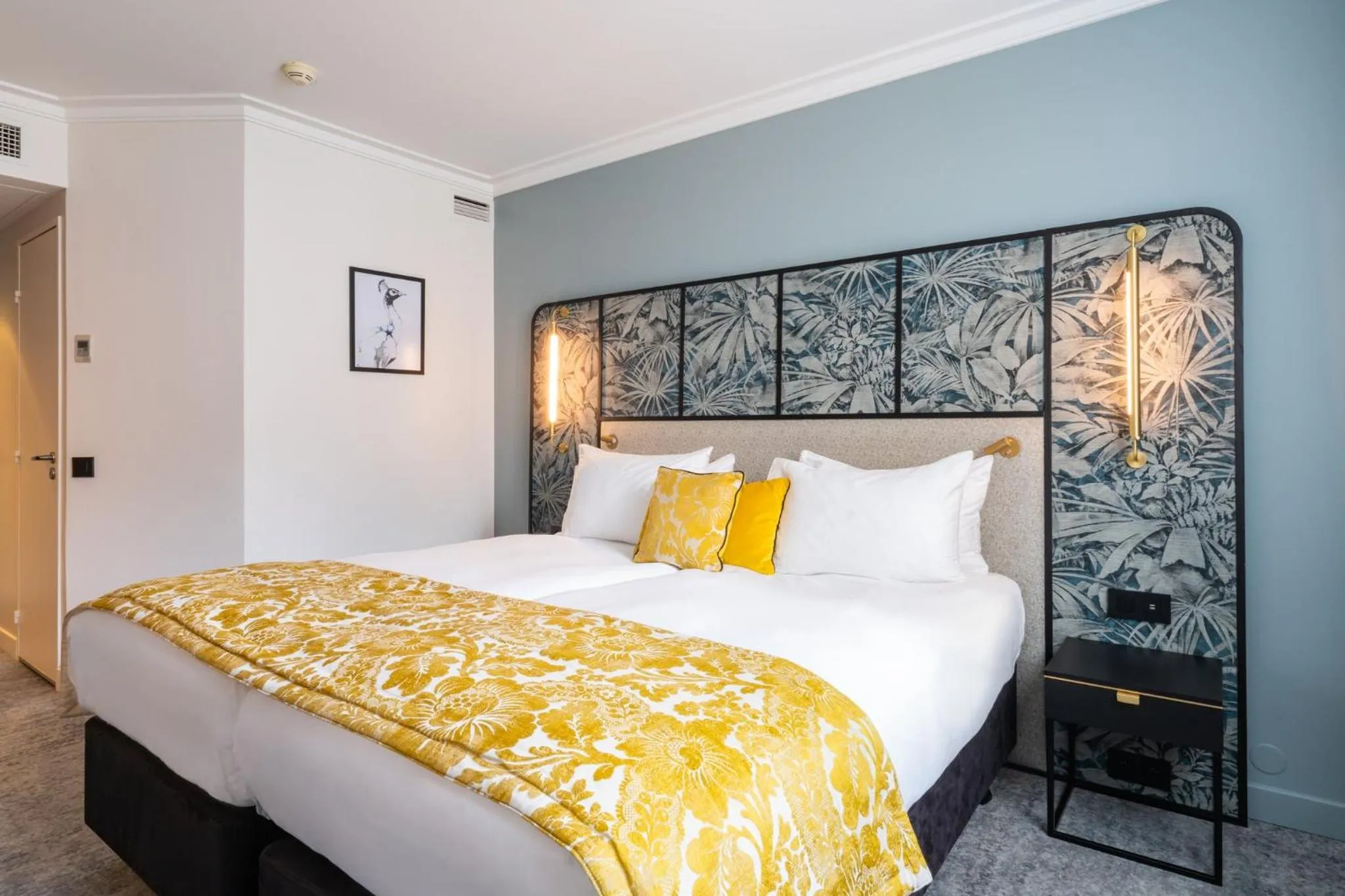 Photo of the whole room, Bed in voco Paris Montparnasse by IHG