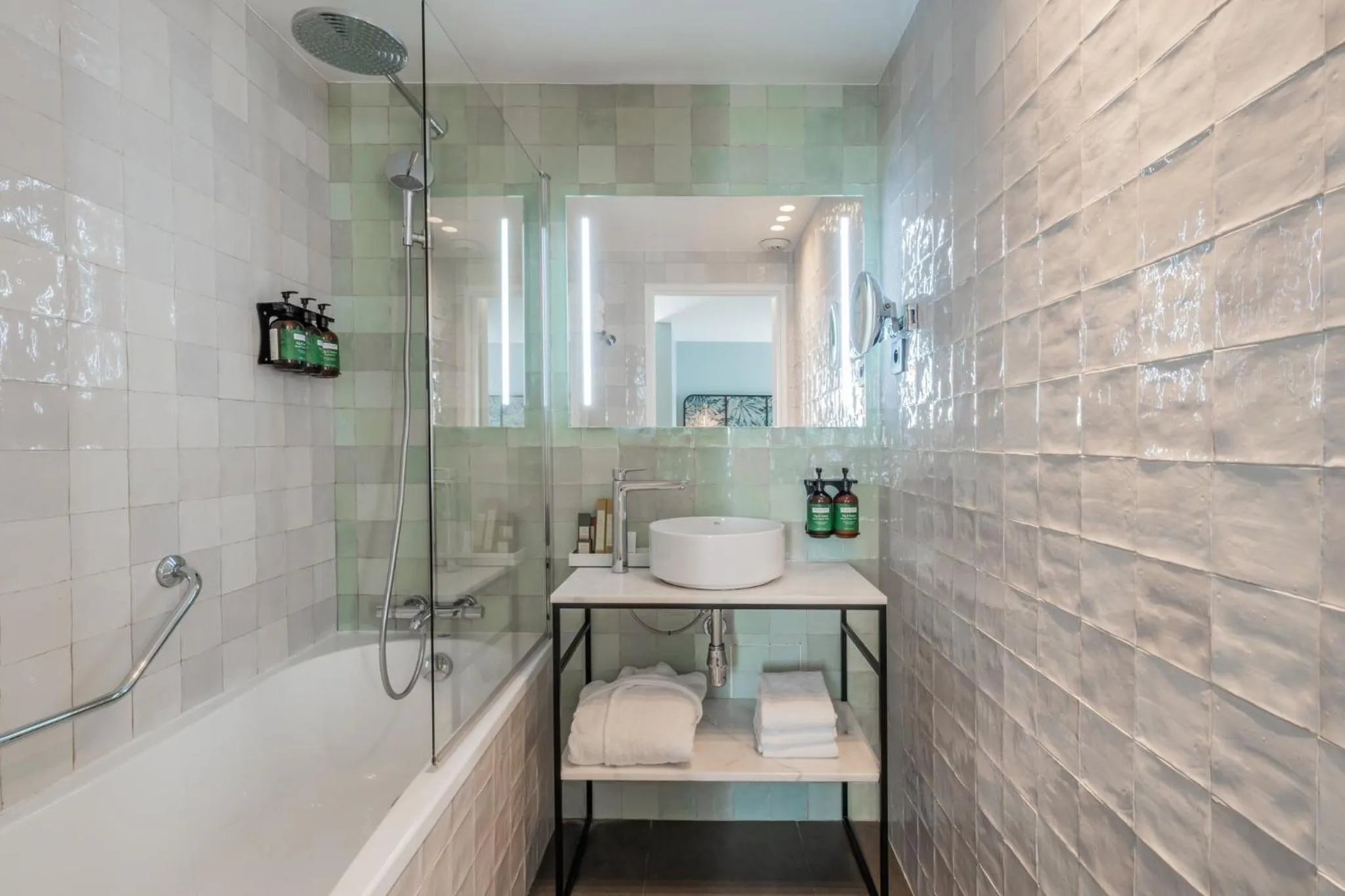 Bathroom in voco Paris Montparnasse by IHG