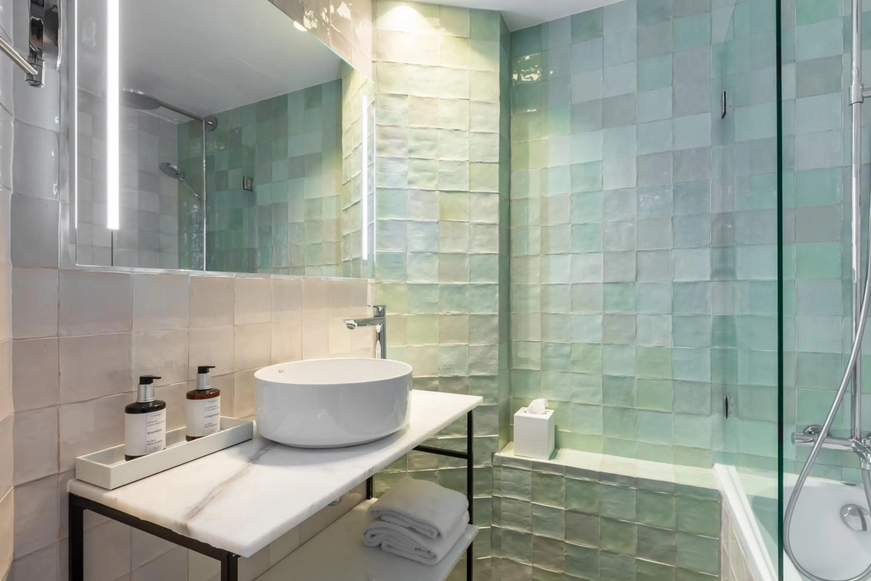 Bathroom in voco Paris Montparnasse by IHG