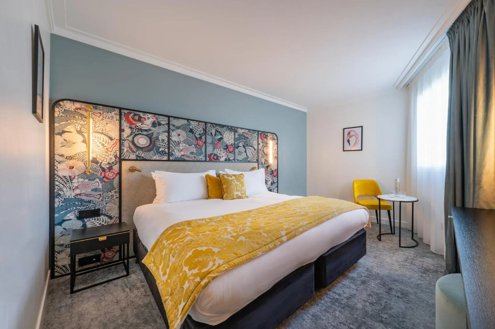 Photo of the whole room, Bed in voco Paris Montparnasse by IHG