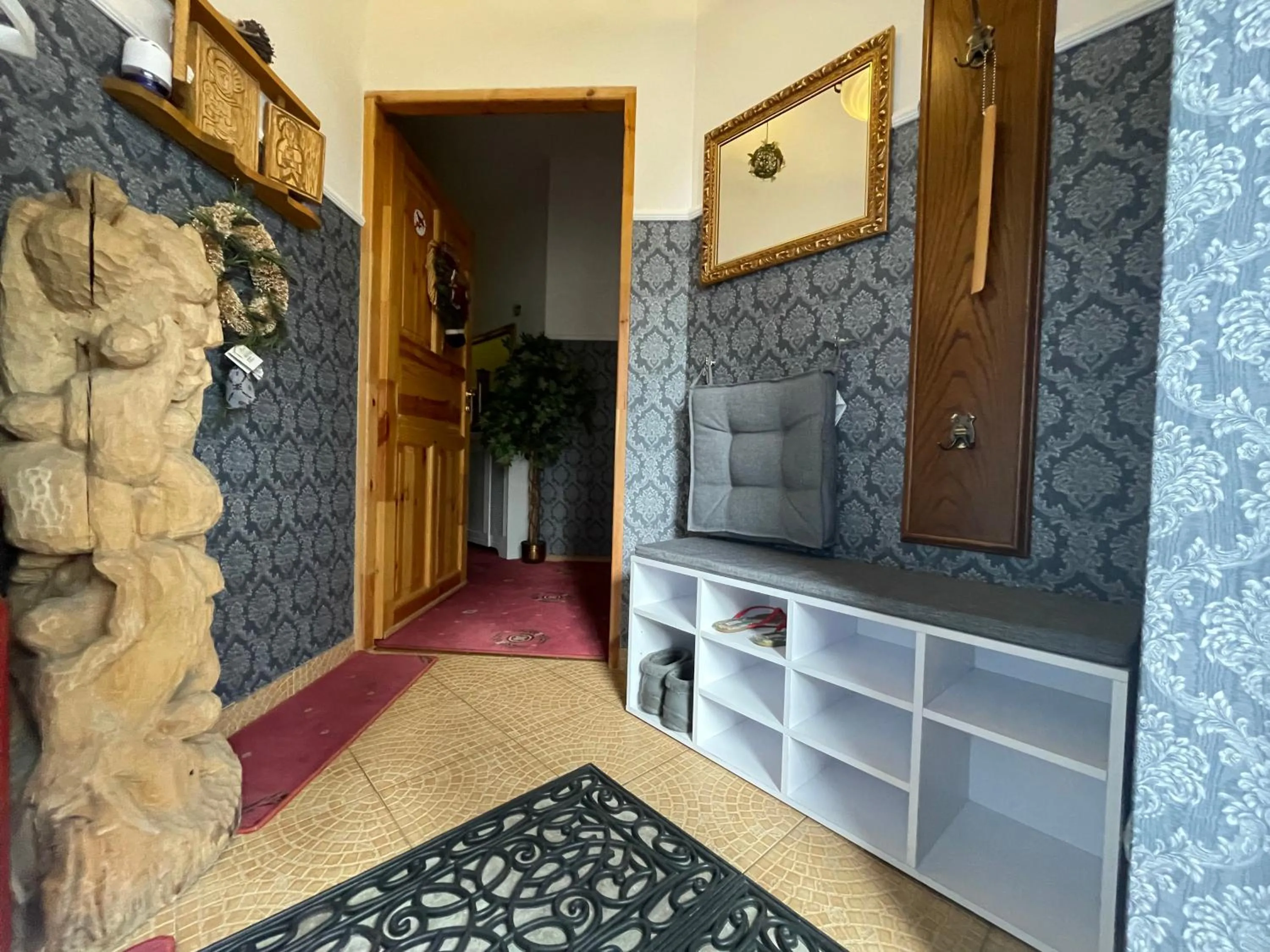 wardrobe in Apartamenty pod Wiciokrzewem