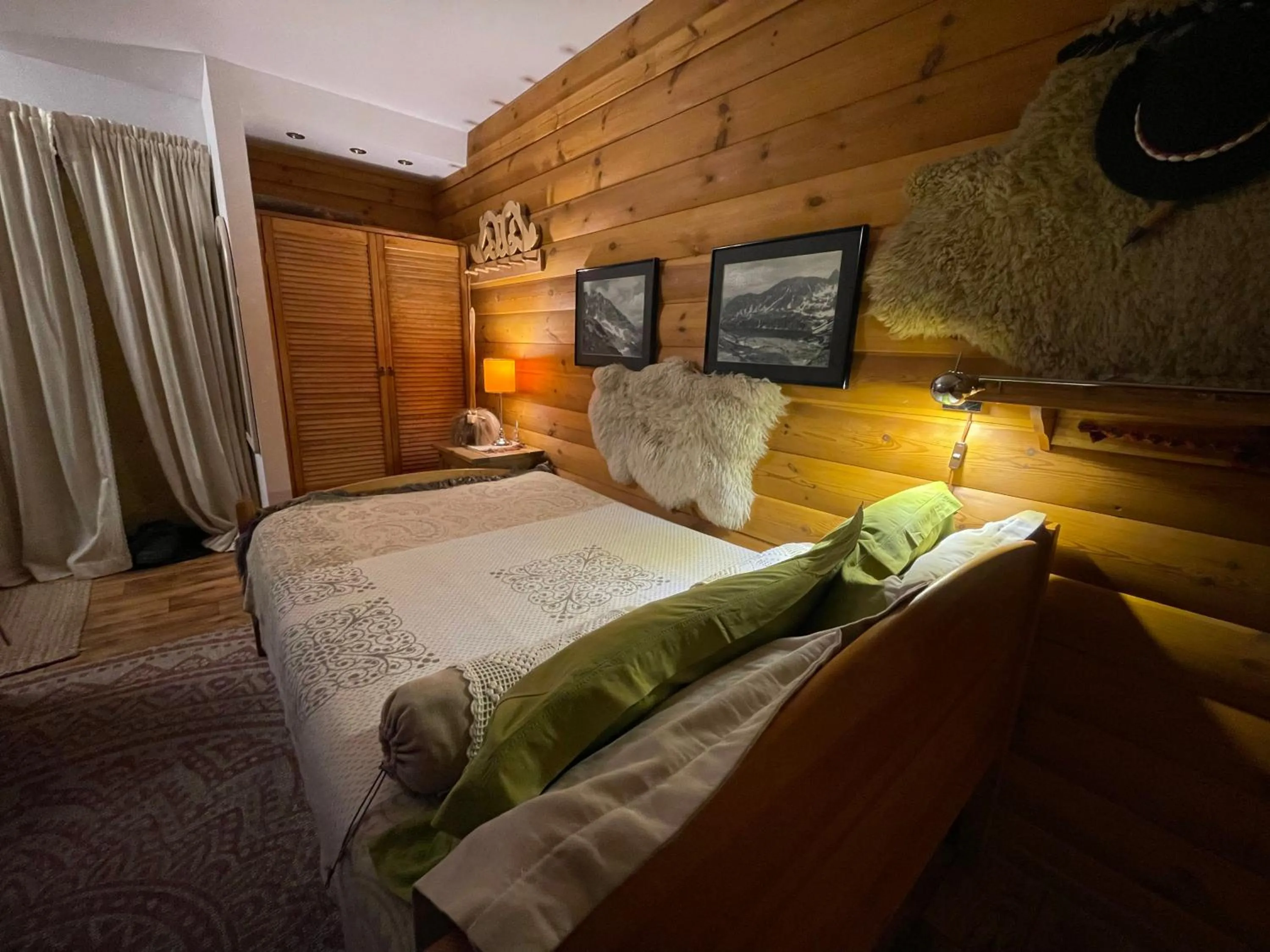 Bed in Apartamenty pod Wiciokrzewem