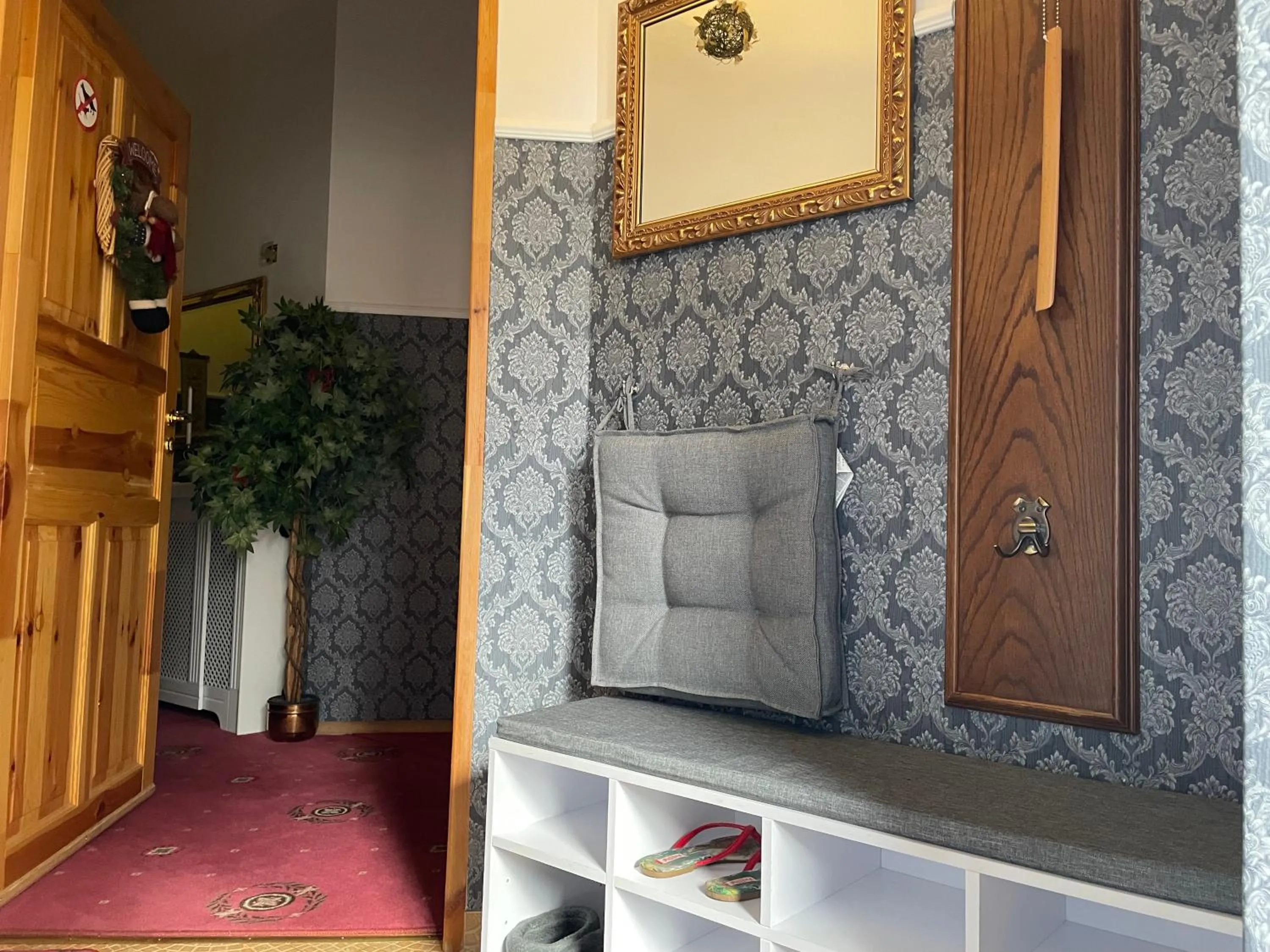 wardrobe in Apartamenty pod Wiciokrzewem