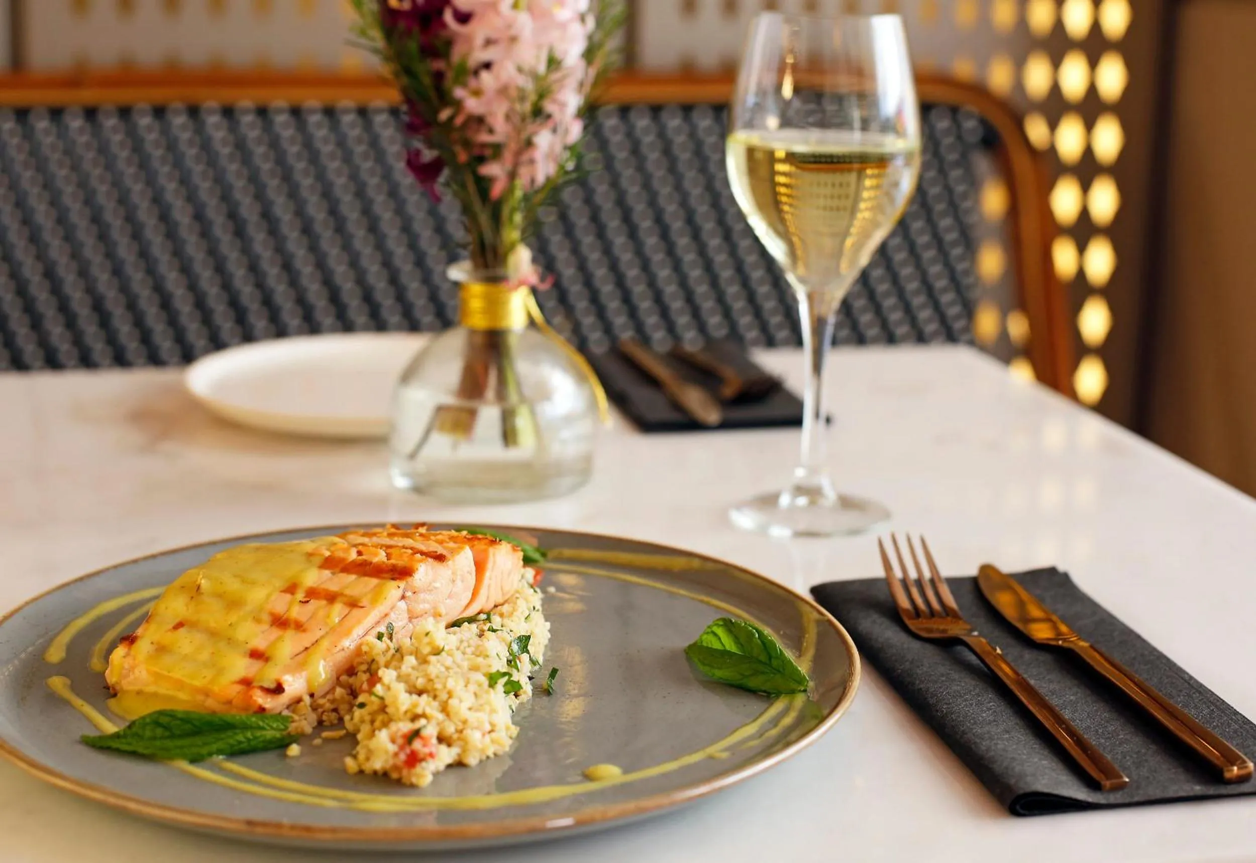 Restaurant/places to eat in Hotel Lozenge