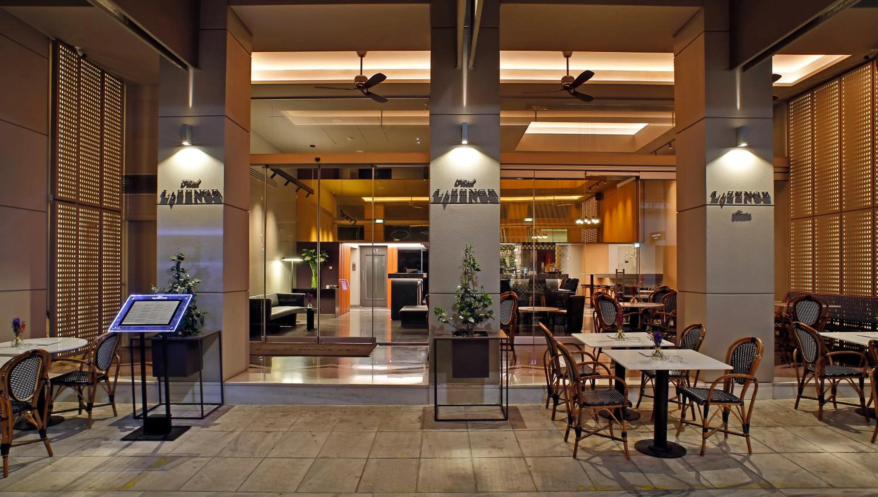 Restaurant/places to eat in Hotel Lozenge