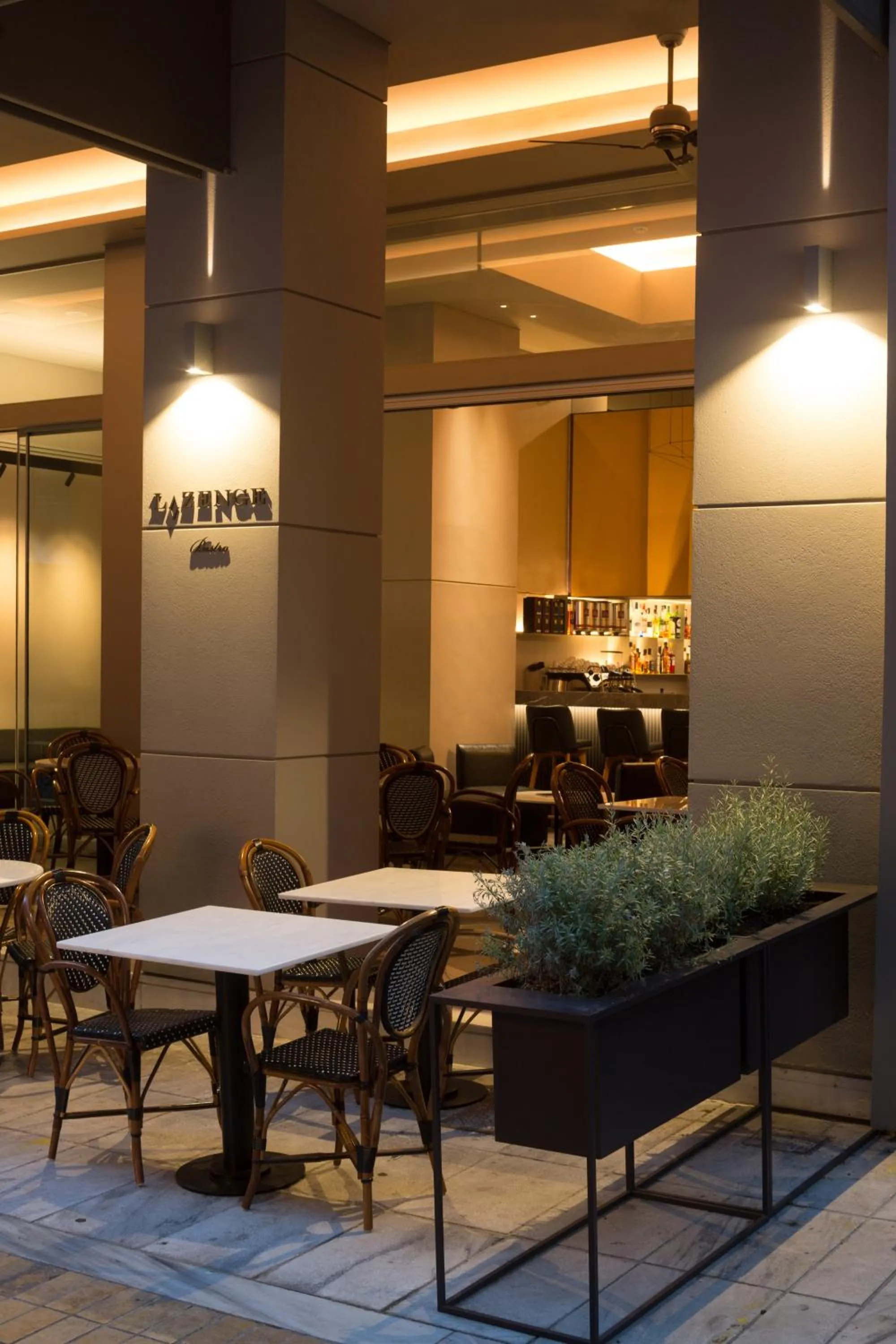 Restaurant/places to eat in Hotel Lozenge