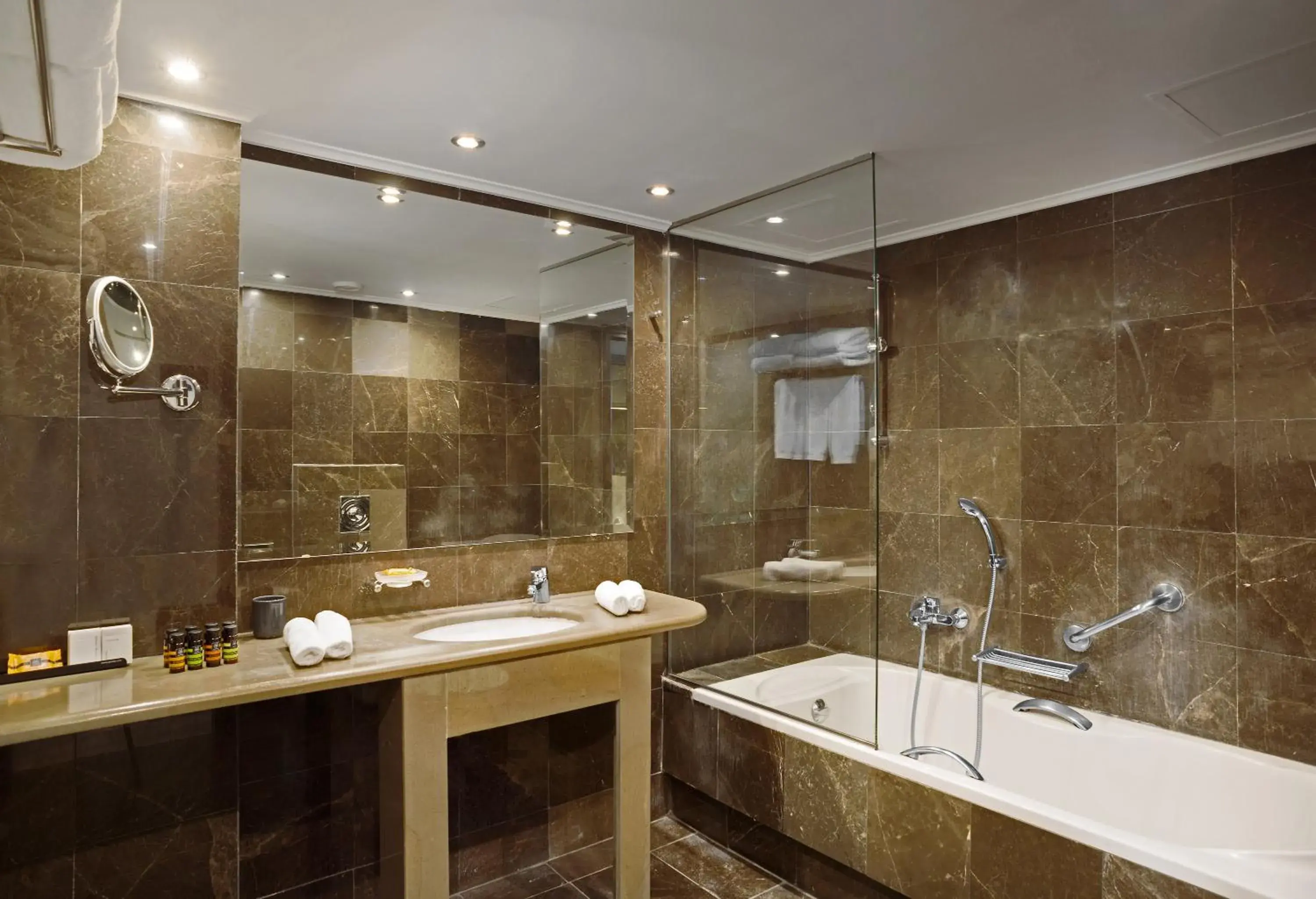 Junior Suite with Balcony - single occupancy in Hotel Lozenge Junior Suite with Balcony - single occupancy in Hotel Lozenge