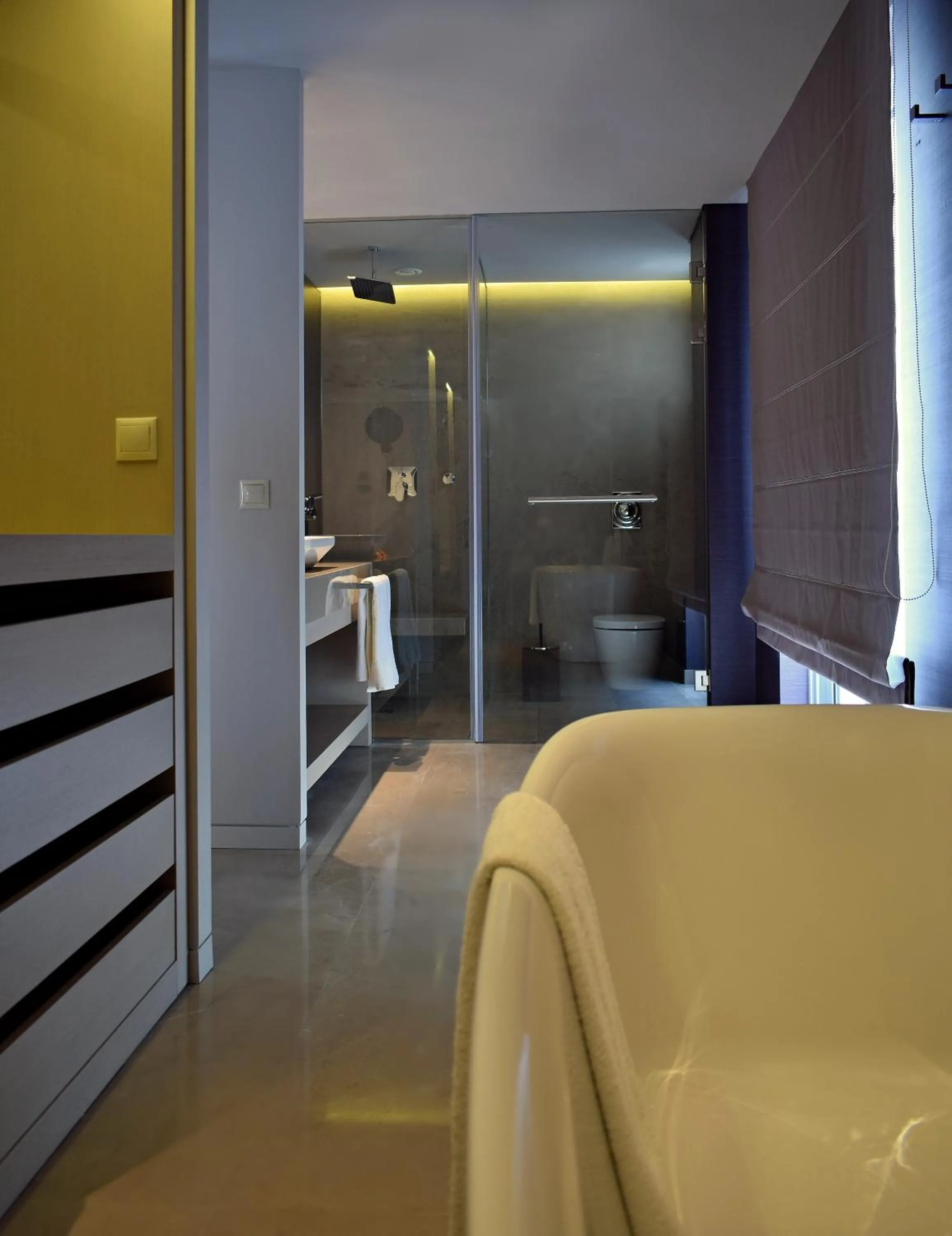Bathroom, Bed in Hotel Lozenge