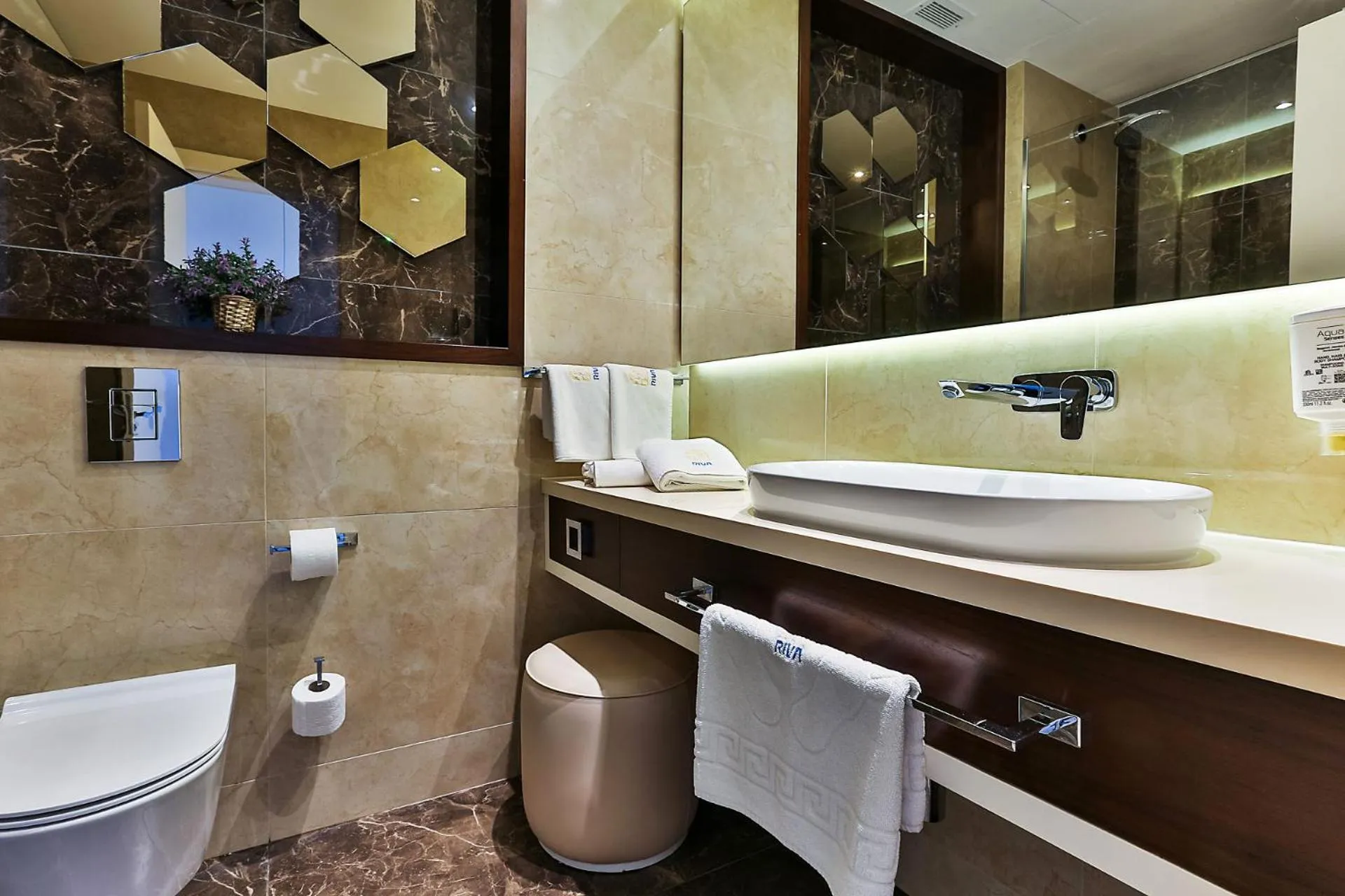 Bathroom in Hotel Riva by Aycon