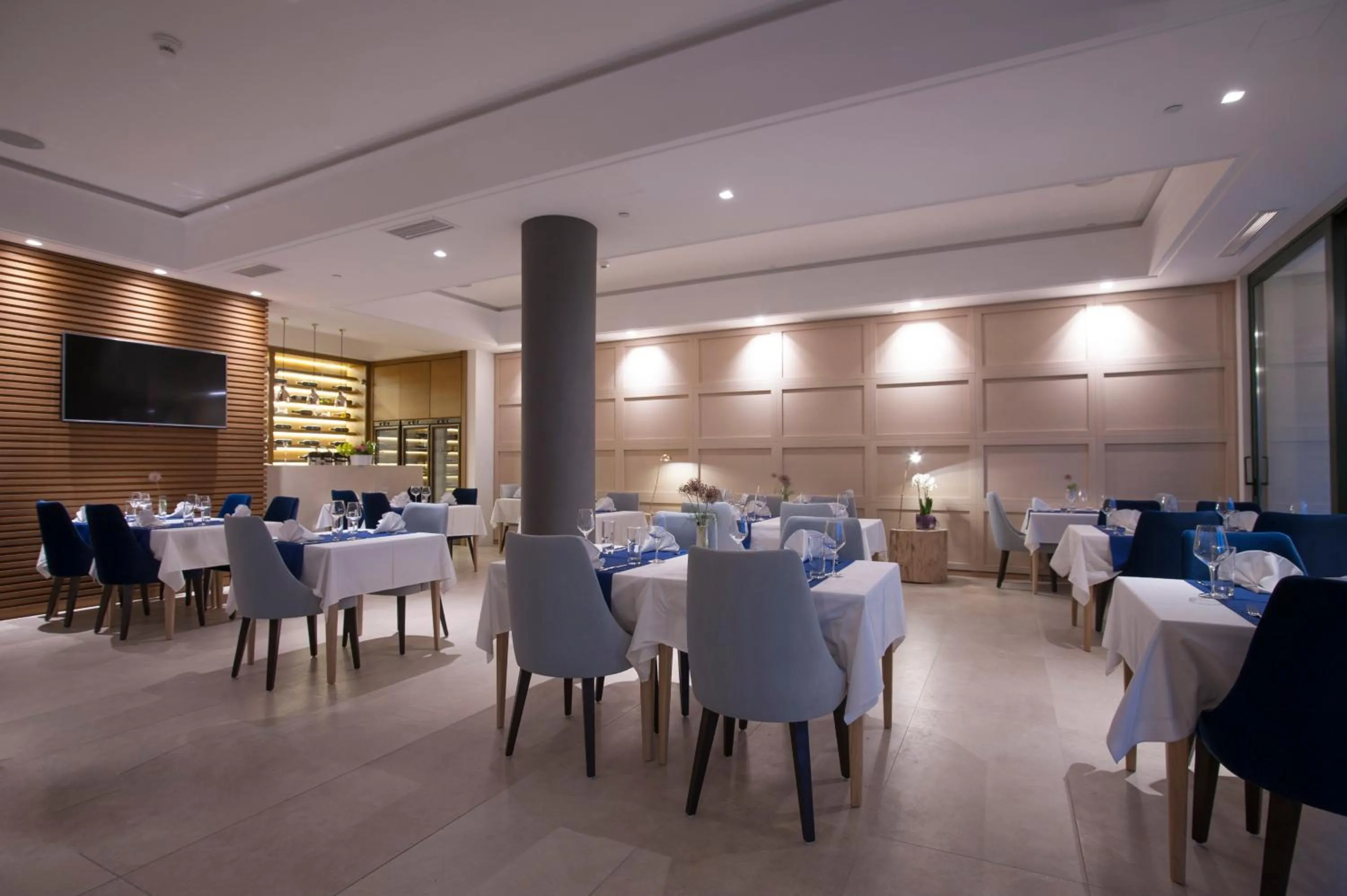 Restaurant/places to eat in Hotel Riva by Aycon