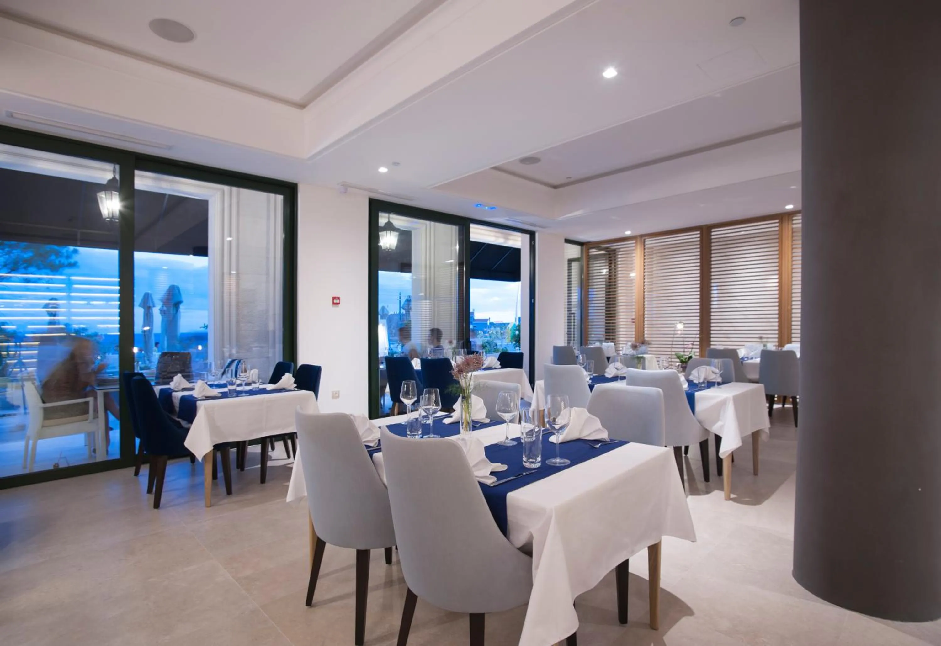 Restaurant/places to eat in Hotel Riva by Aycon