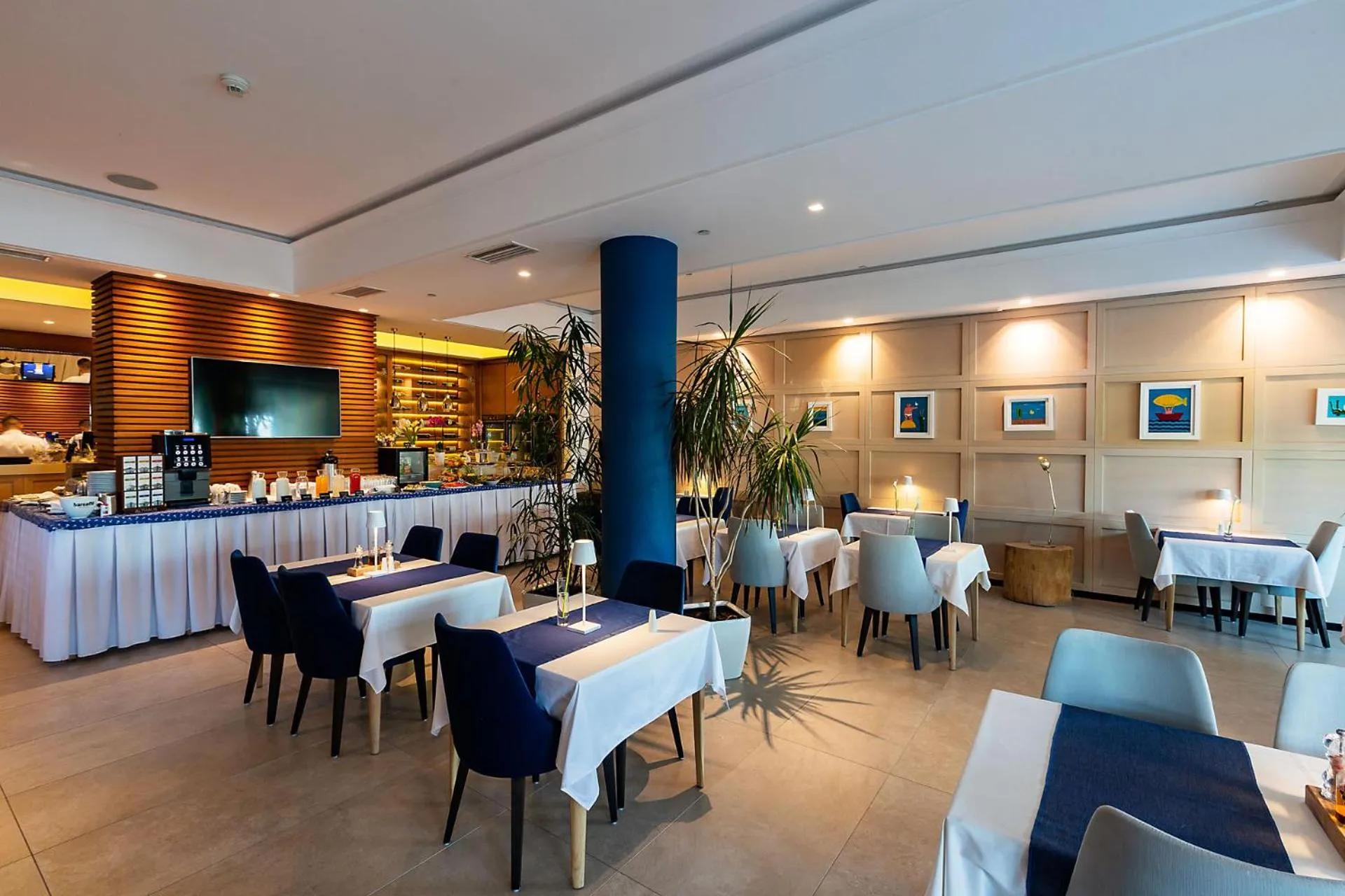 Restaurant/places to eat in Hotel Riva by Aycon