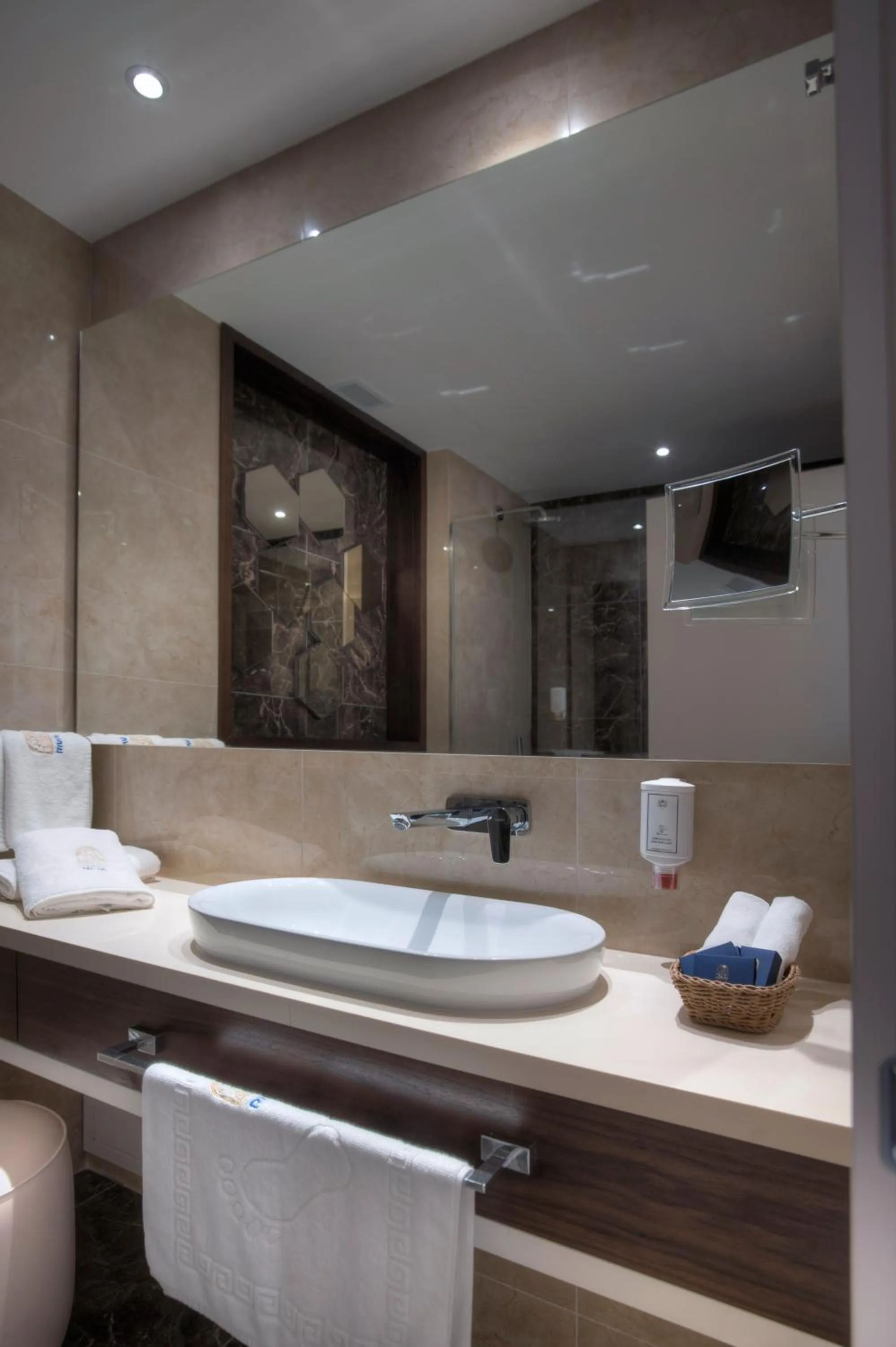 Bathroom in Hotel Riva by Aycon